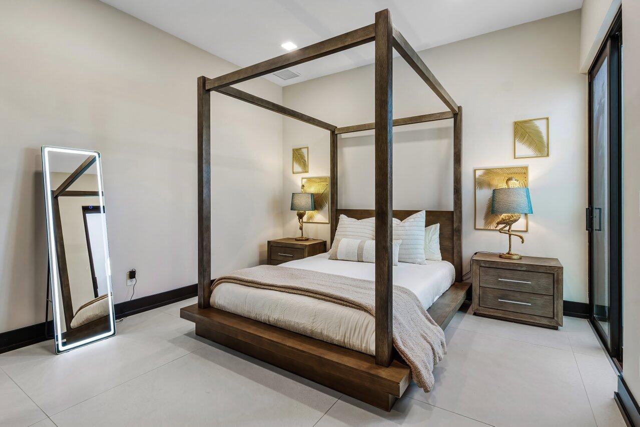 9900 Espresso Manor
