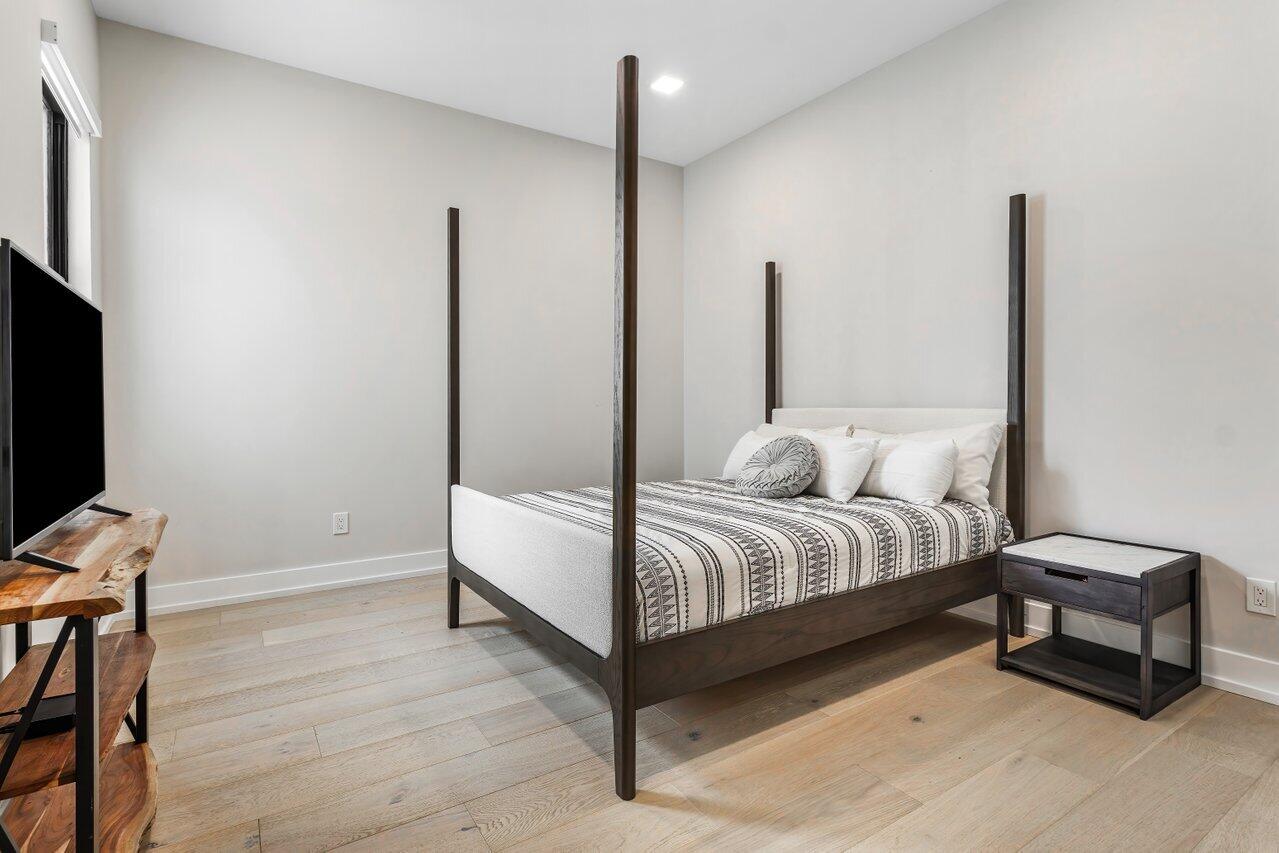 9900 Espresso Manor