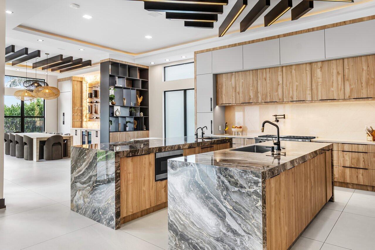 9900 Espresso Manor