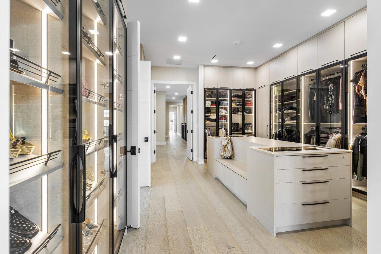 9900 Espresso Manor