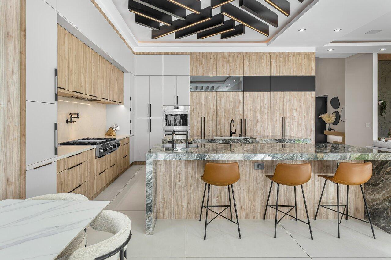 9900 Espresso Manor