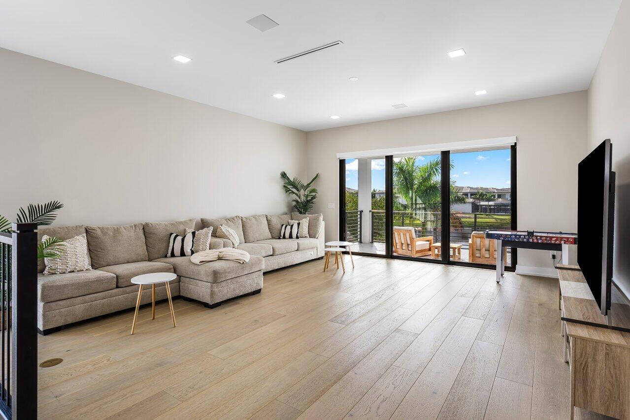 9900 Espresso Manor