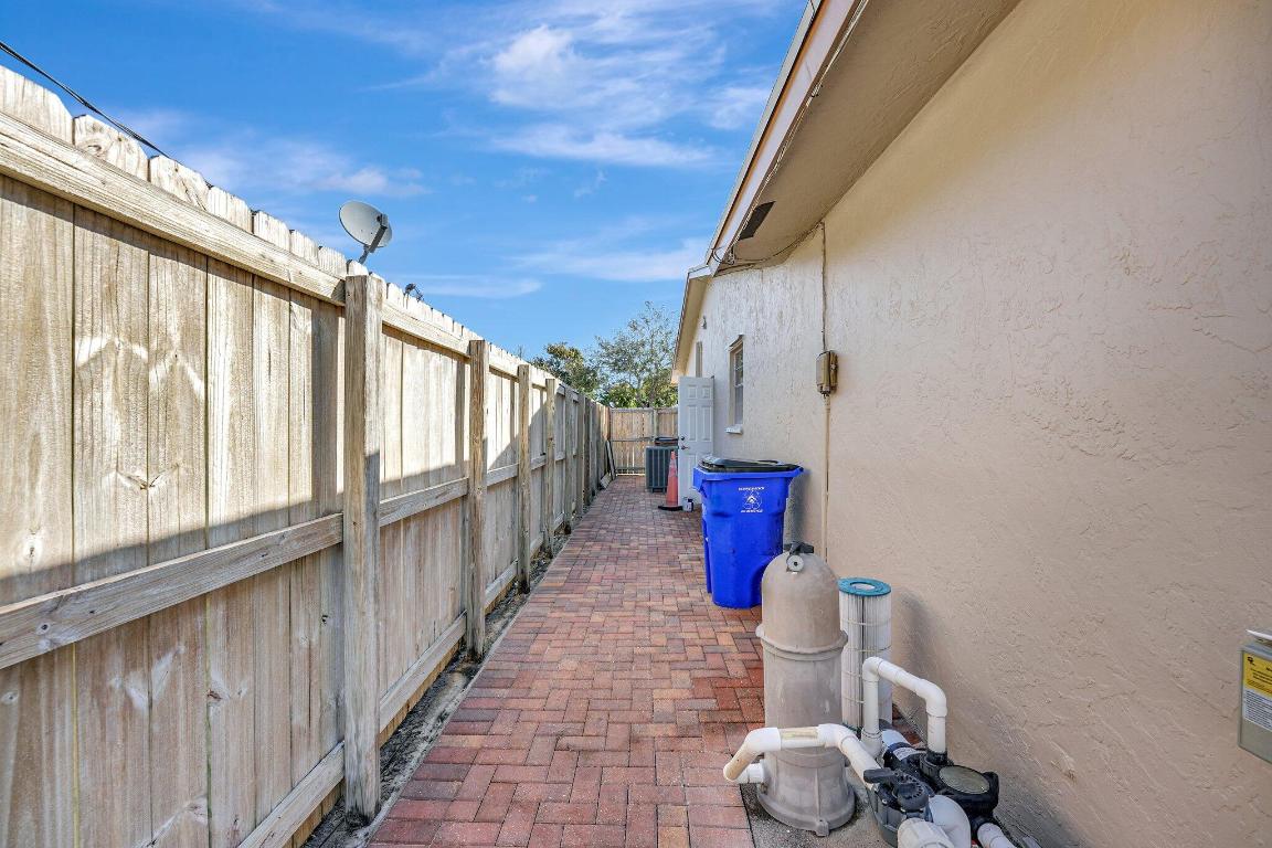 335 SW 32nd Terrace Deerfield Beach 33442