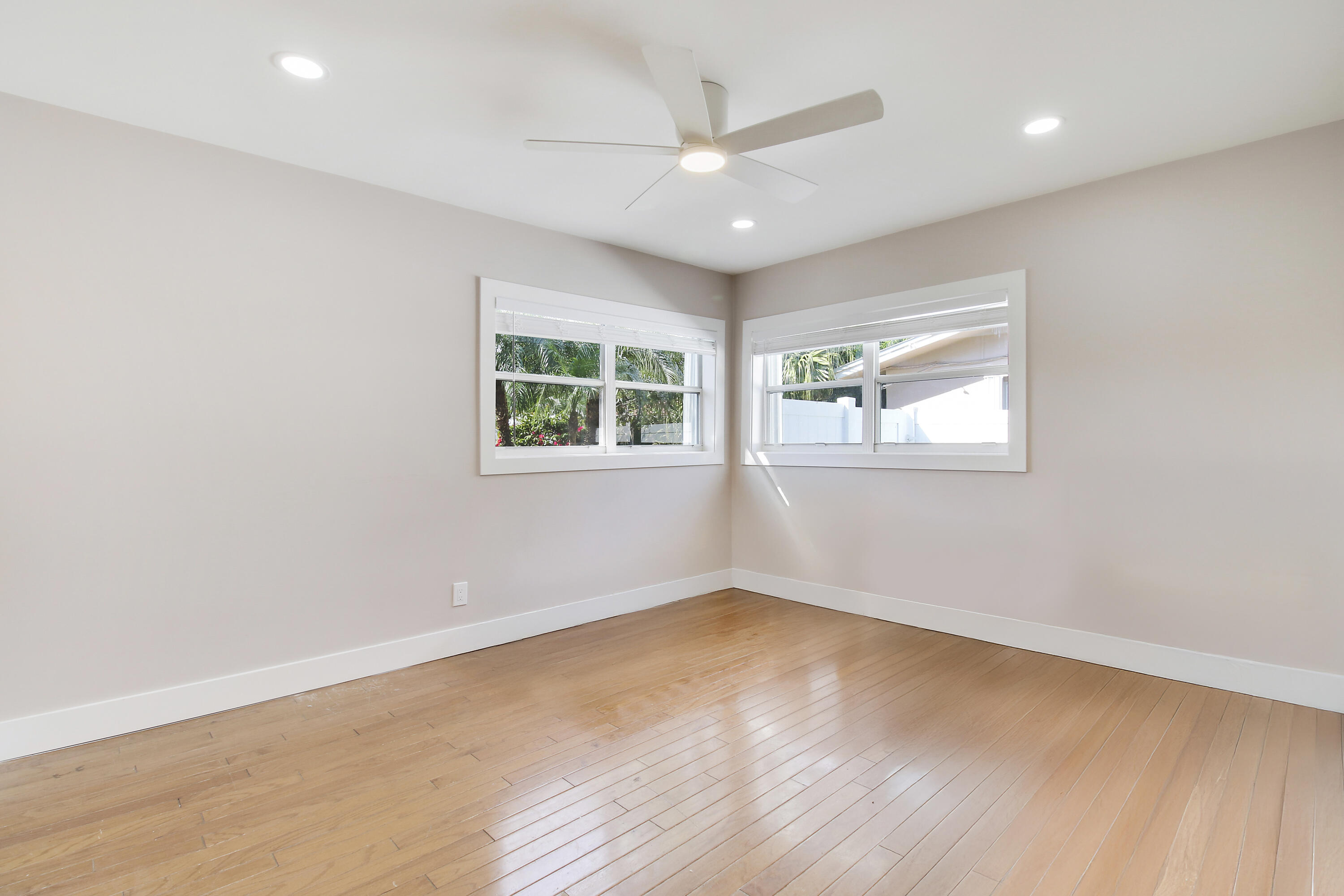 234 S Seacrest Circle