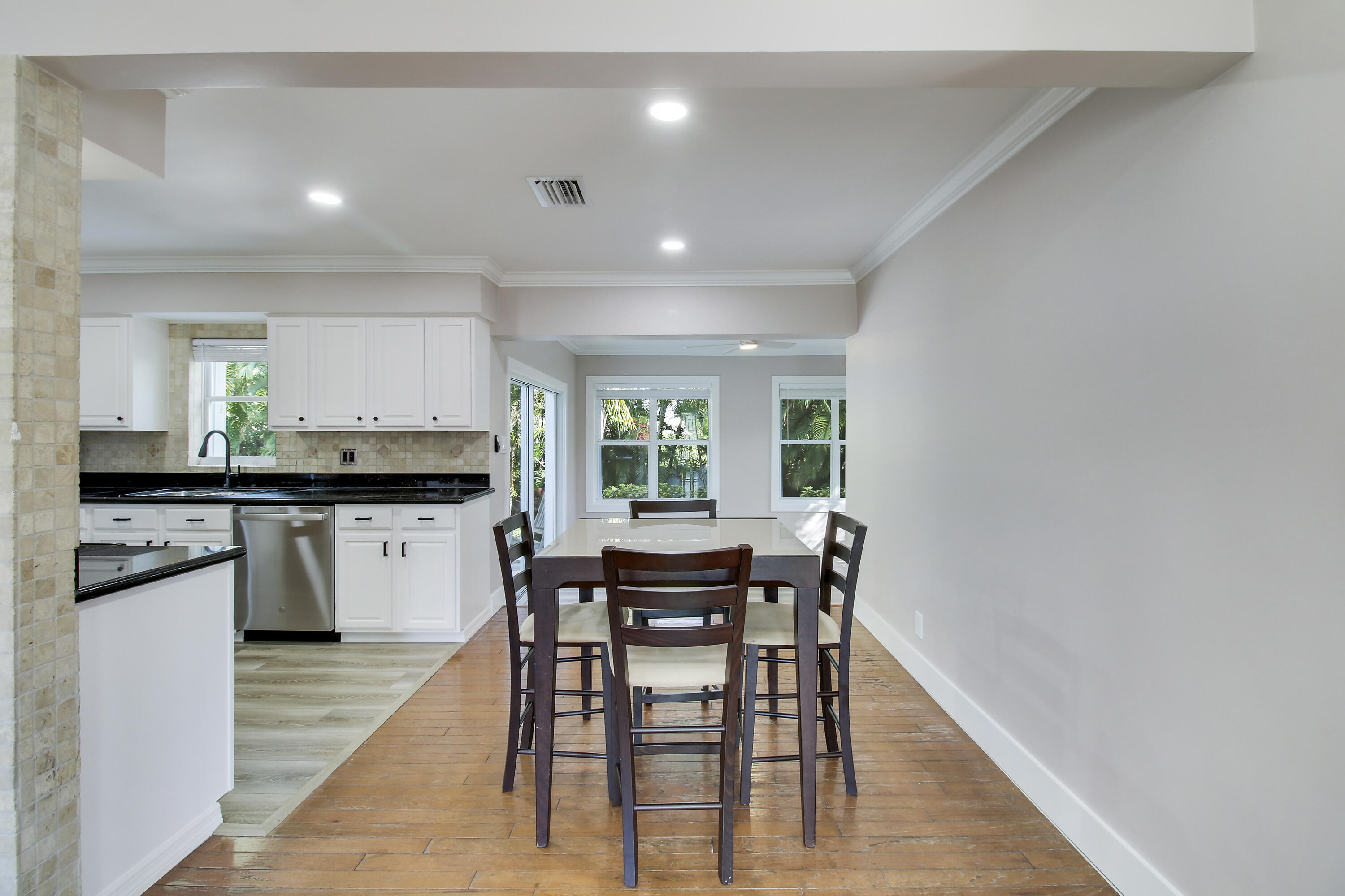 234 S Seacrest Circle