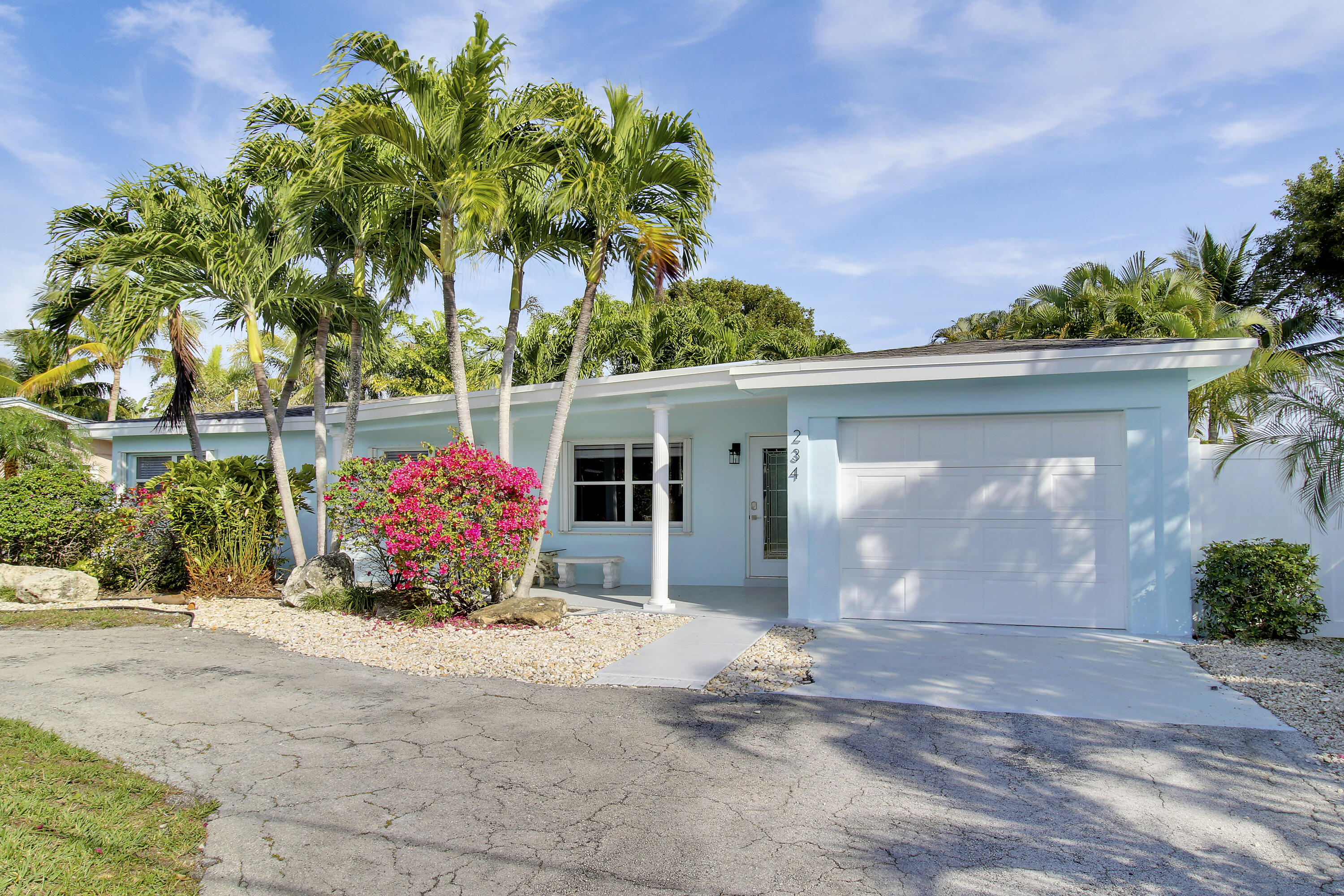 234 S Seacrest Circle