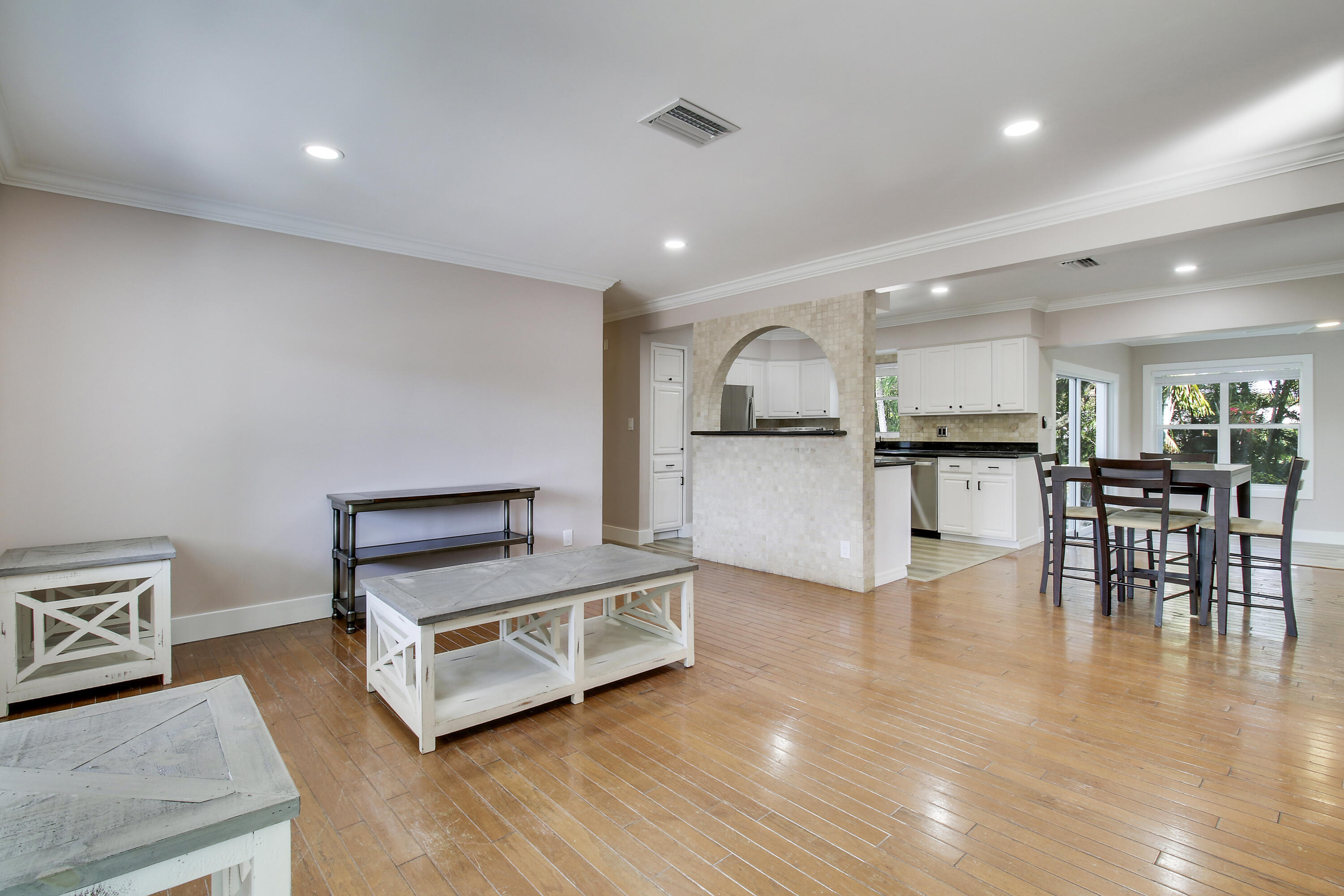 234 S Seacrest Circle