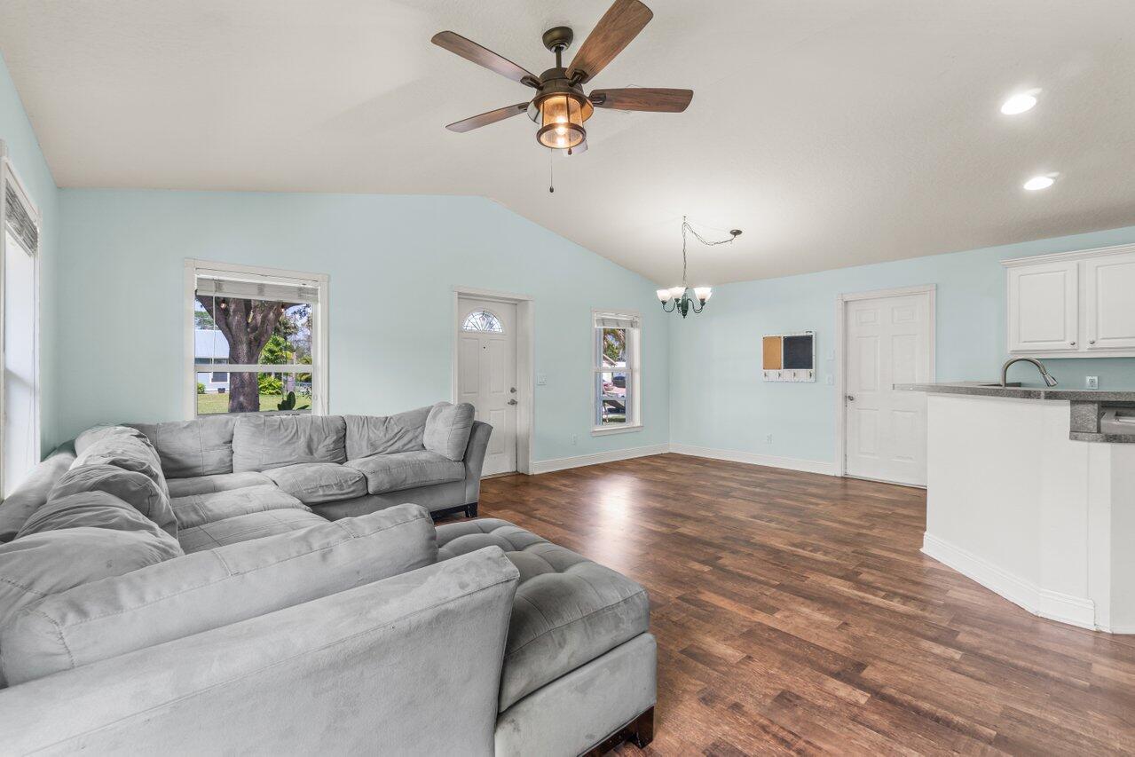 3044 SE Orange Tree Place