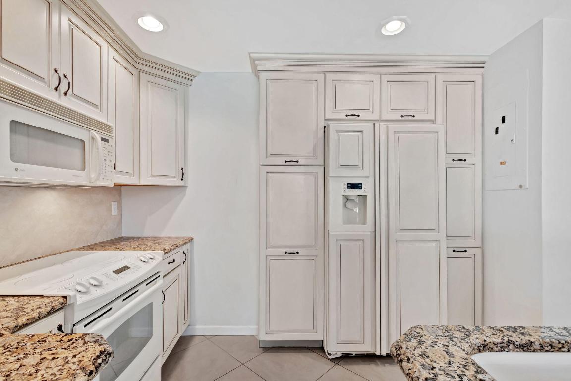 2439 Treasure Isle Drive 8