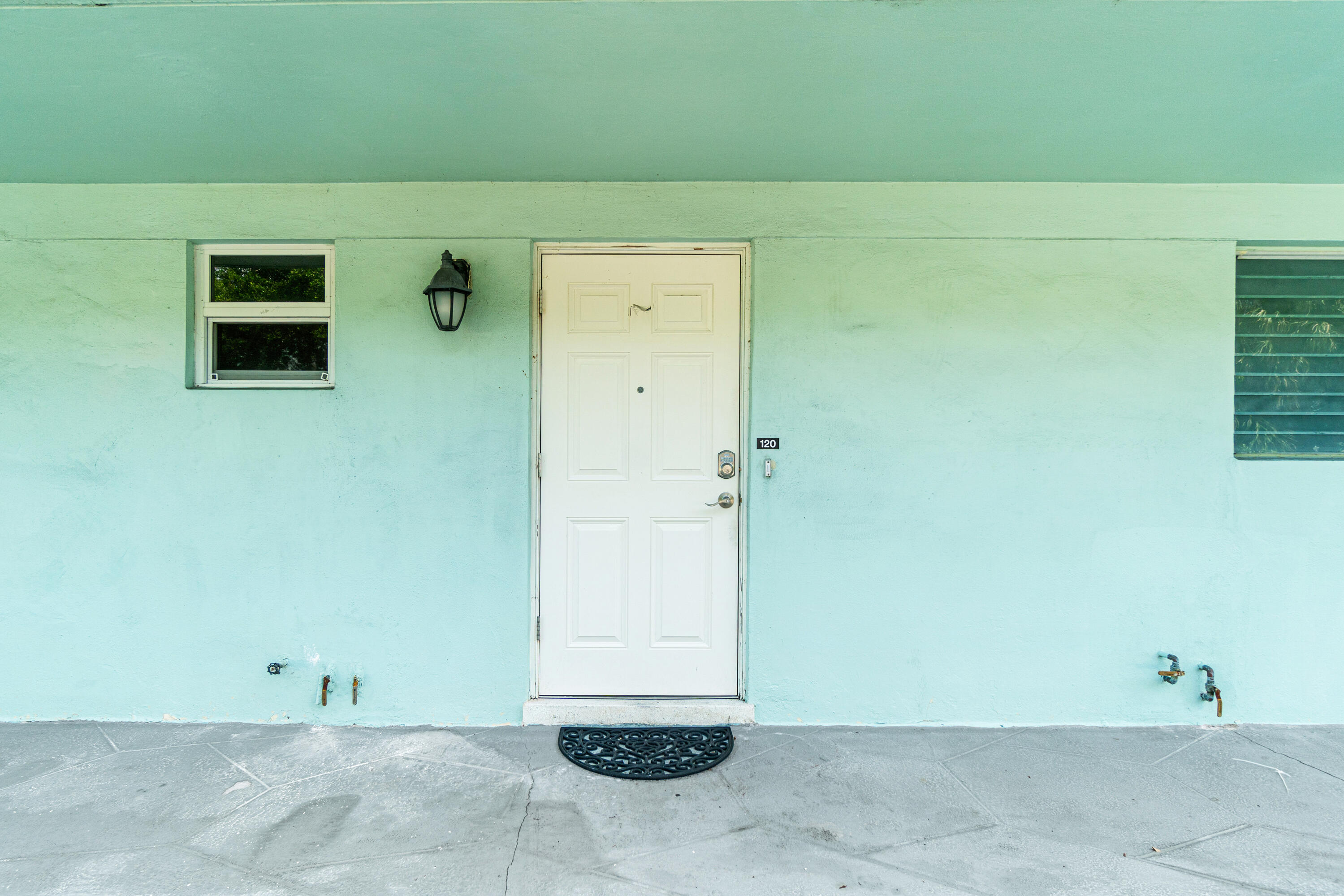 222 N Federal Highway 120