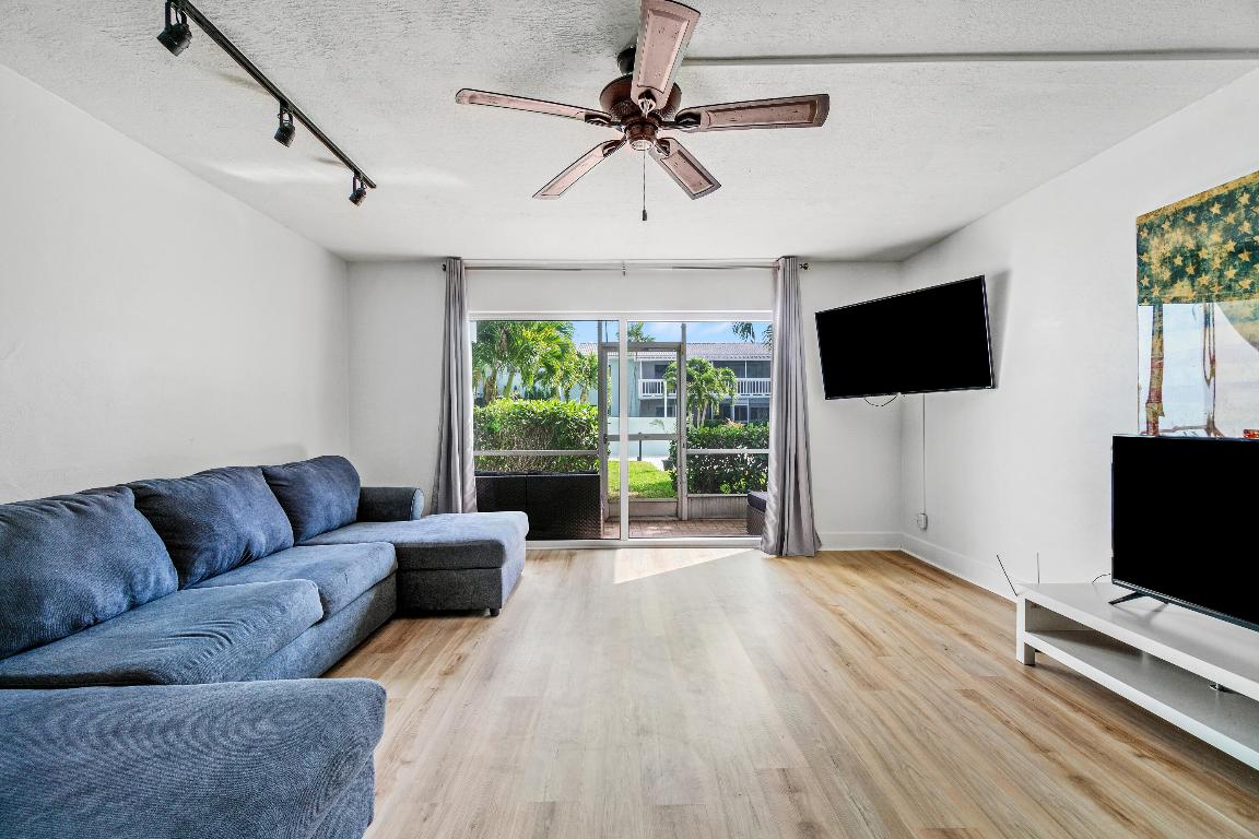 222 N Federal Highway 120