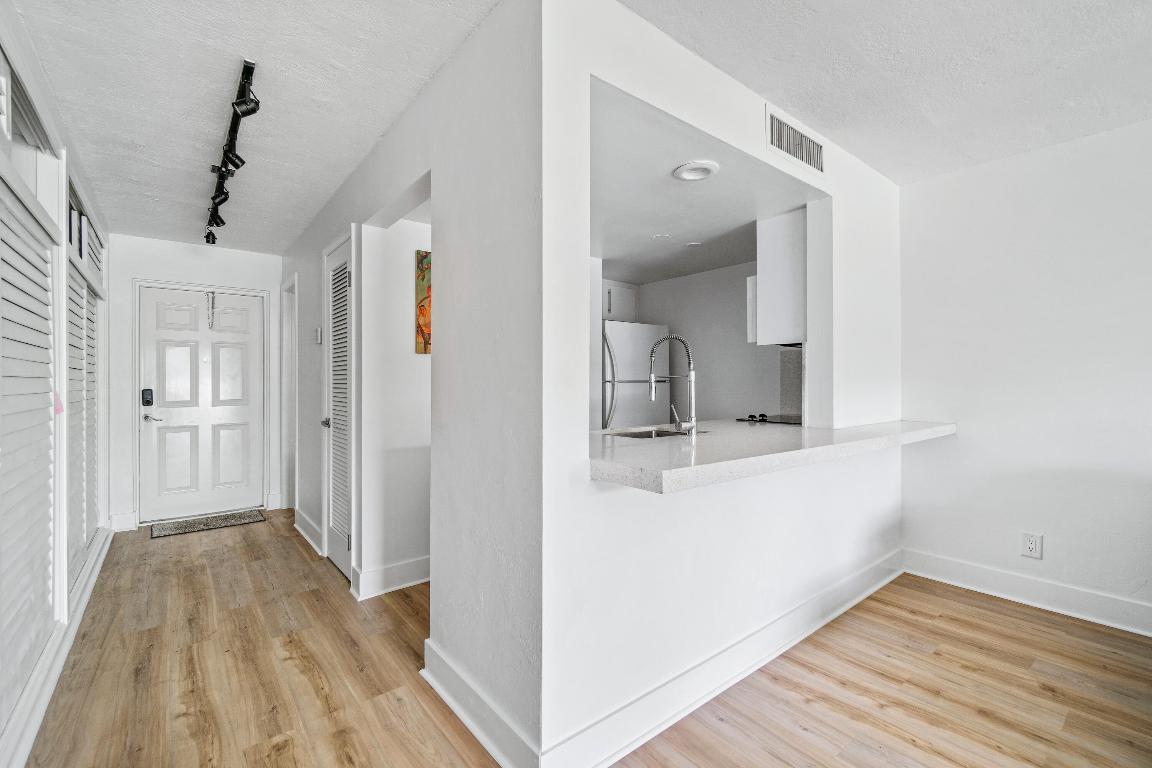 222 N Federal Highway 120