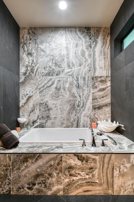 1515 NW Lancewood Terrace