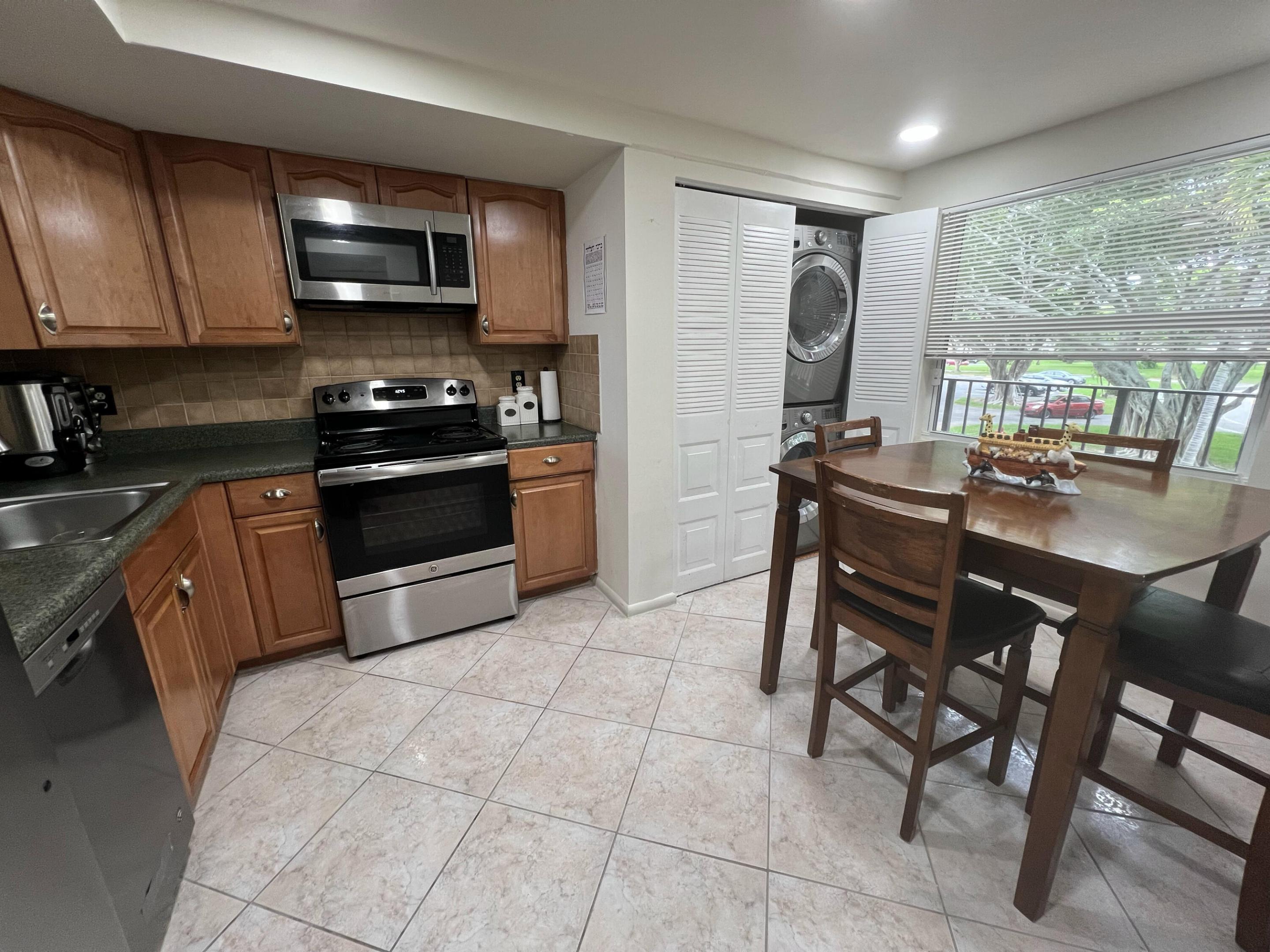 24 Abbey Lane 207