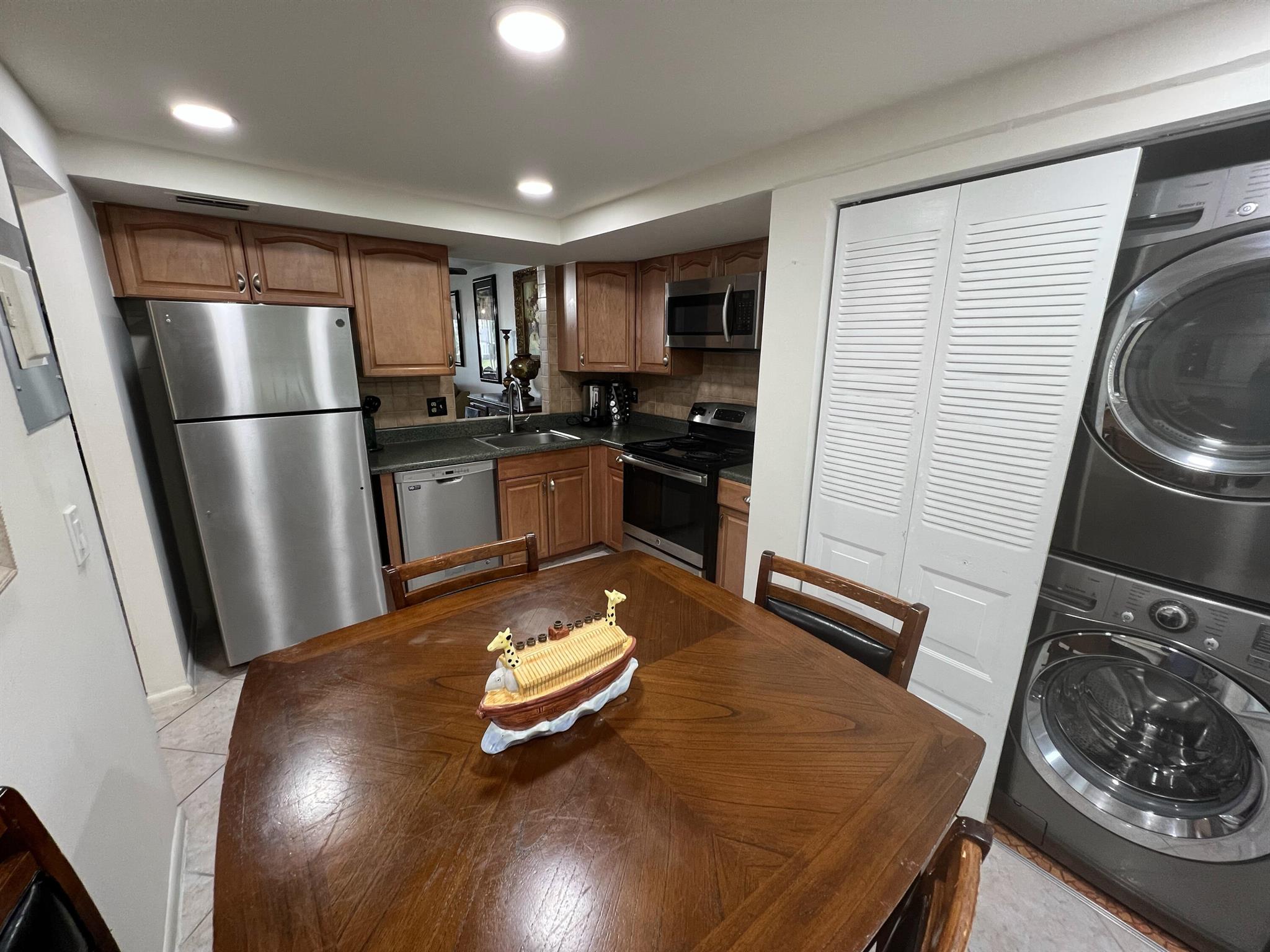 24 Abbey Lane 207