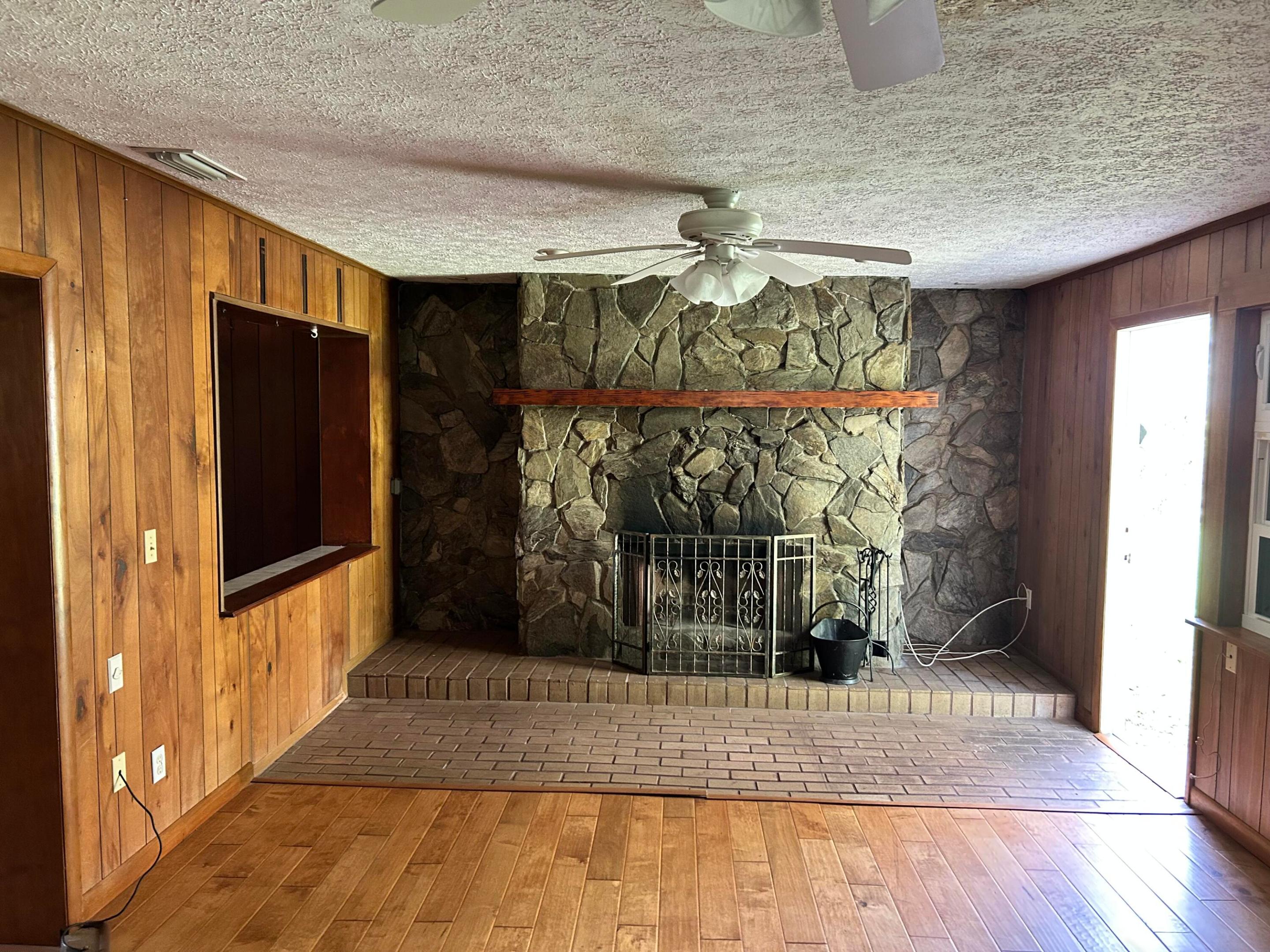 1285 SW Alligator Street