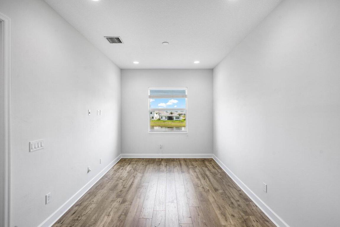 15262 Goldfinch Circle