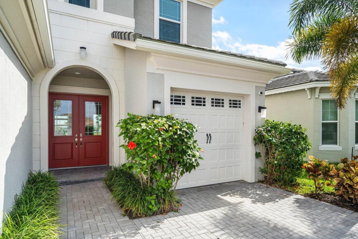 15262 Goldfinch Circle