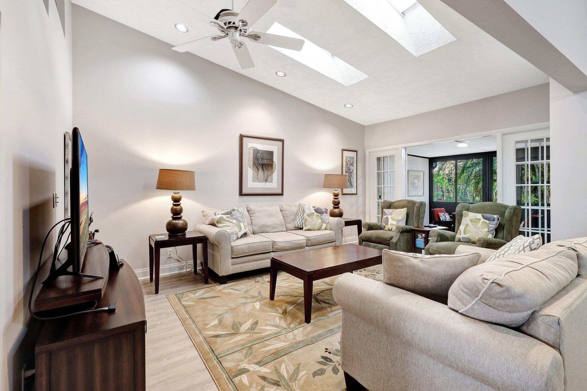 5093 Bottlebrush Street
