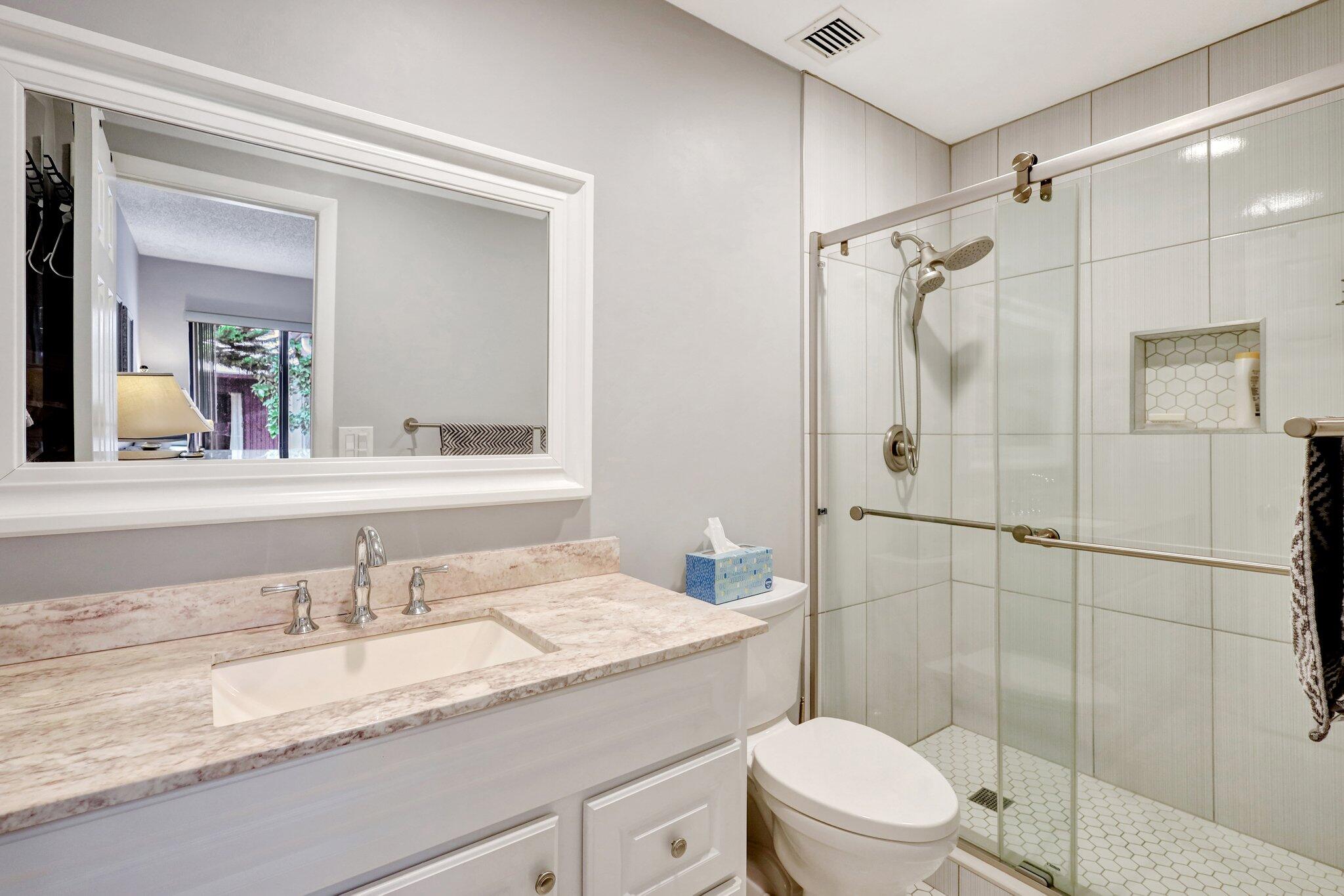 5093 Bottlebrush Street