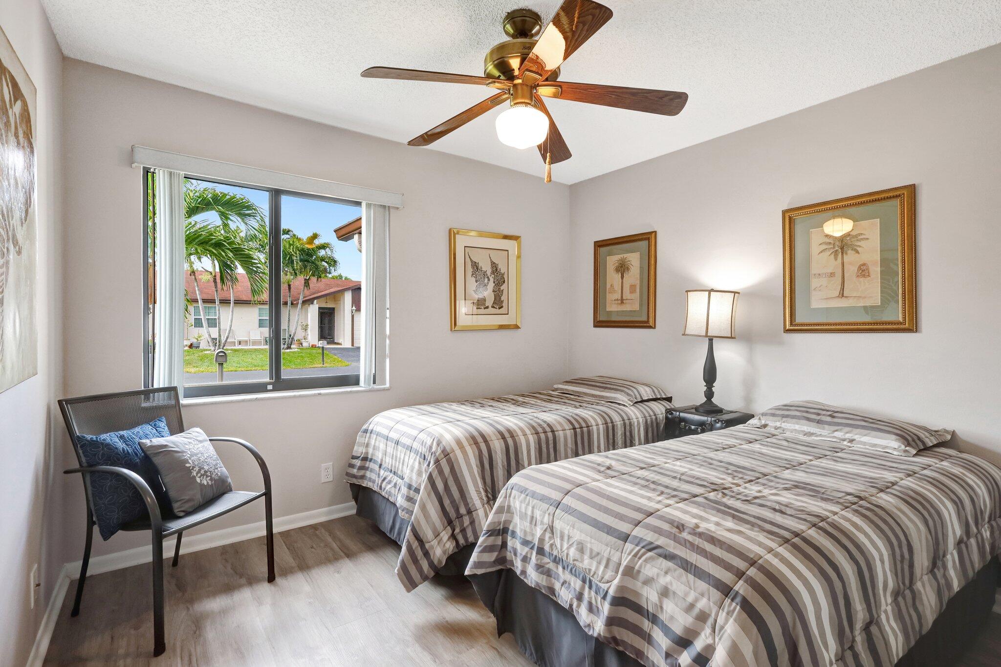 5093 Bottlebrush Street