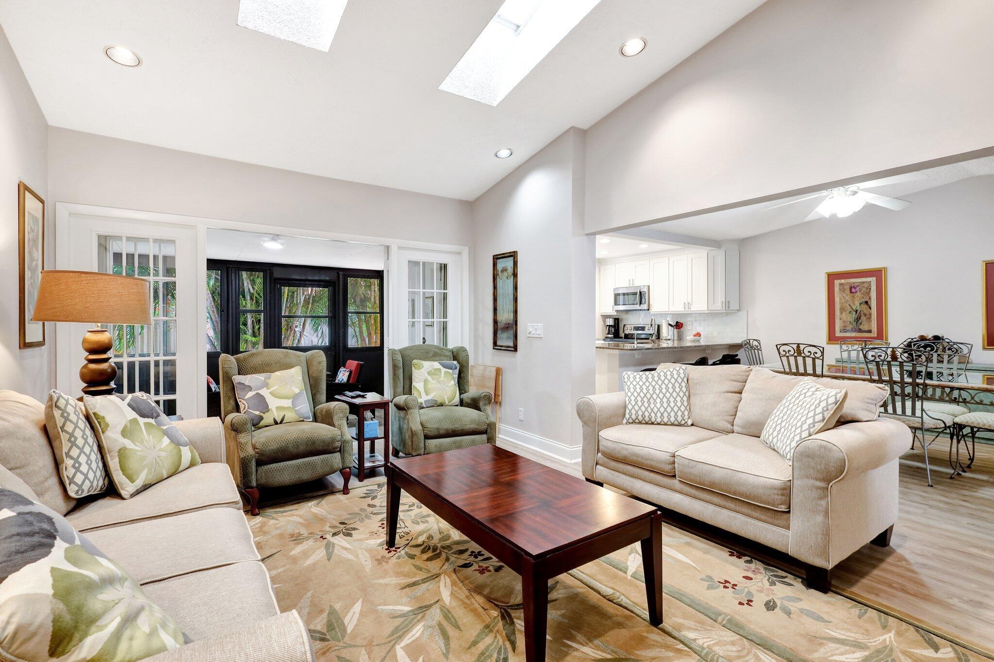 5093 Bottlebrush Street