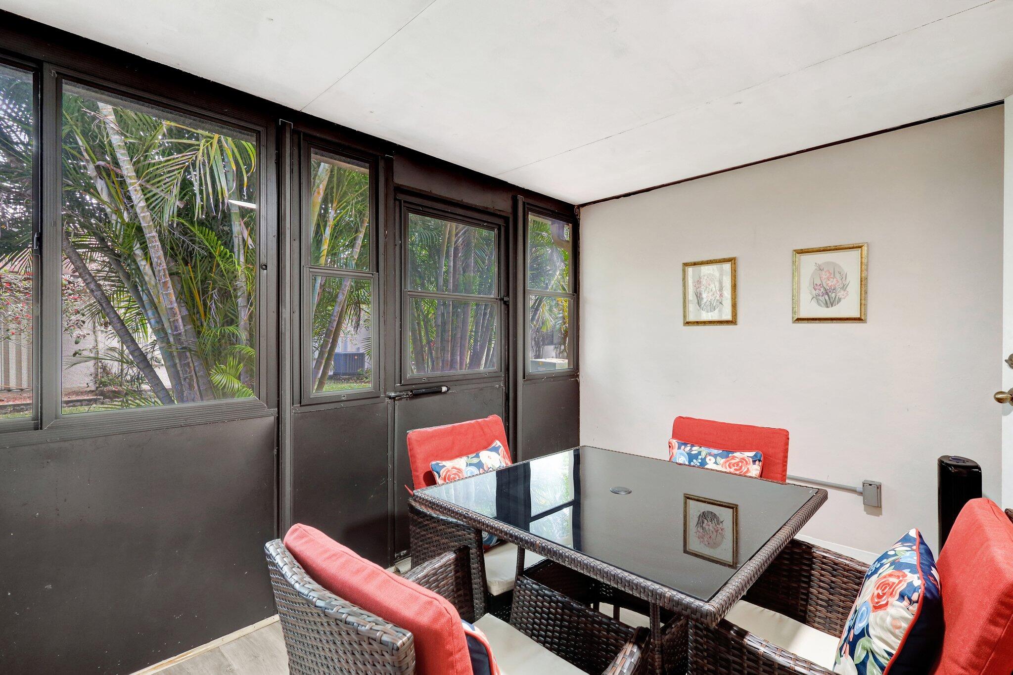 5093 Bottlebrush Street