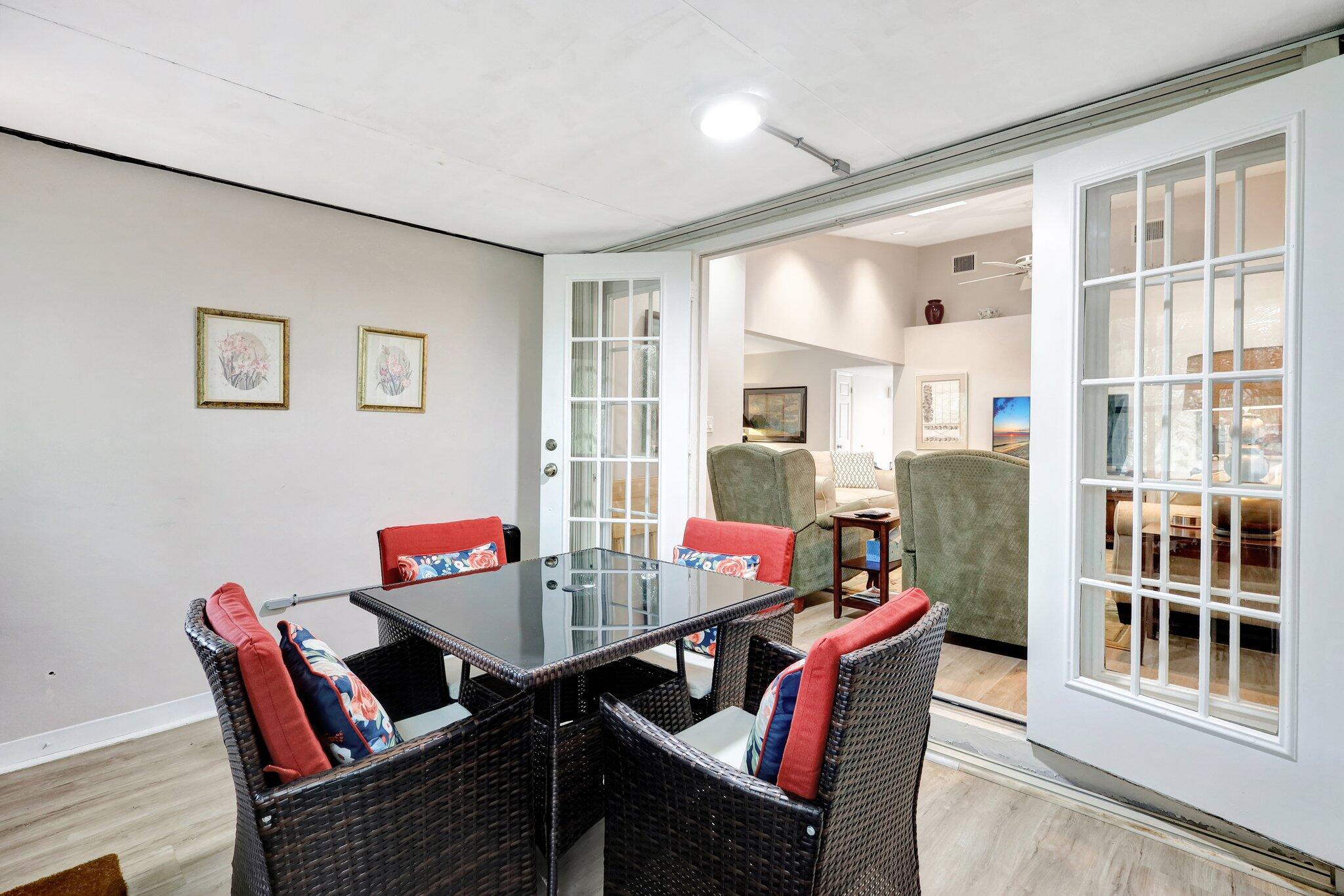 5093 Bottlebrush Street