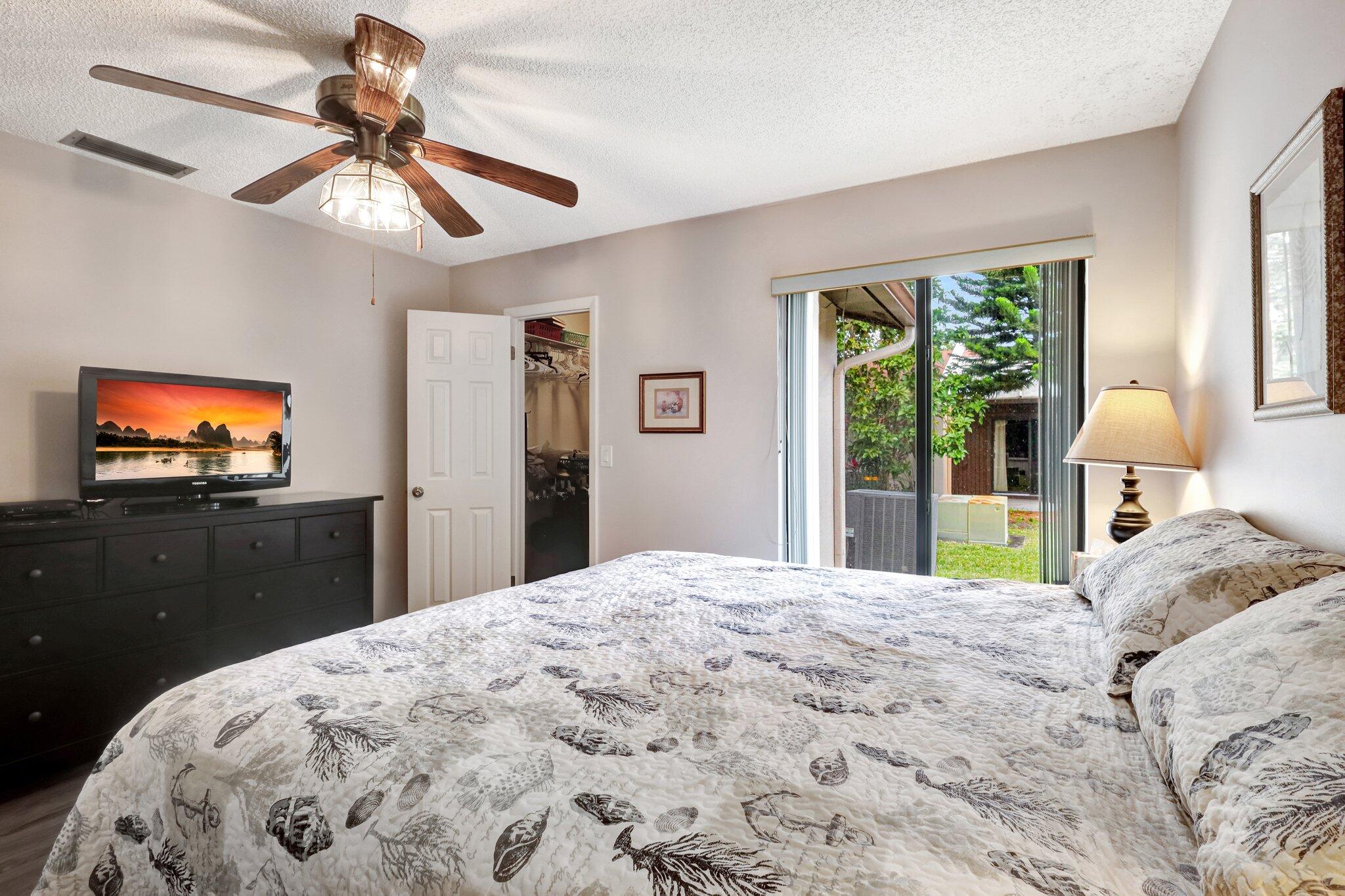 5093 Bottlebrush Street