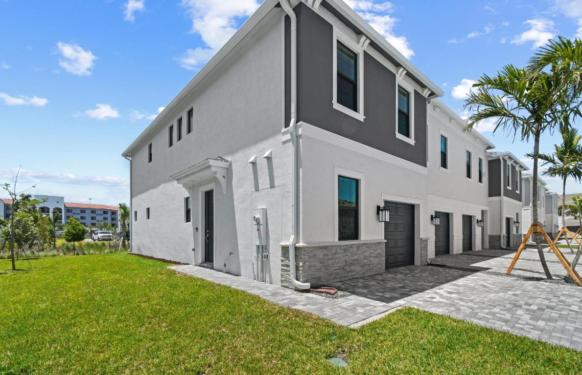 7650 SW Lucy Lane Nautical