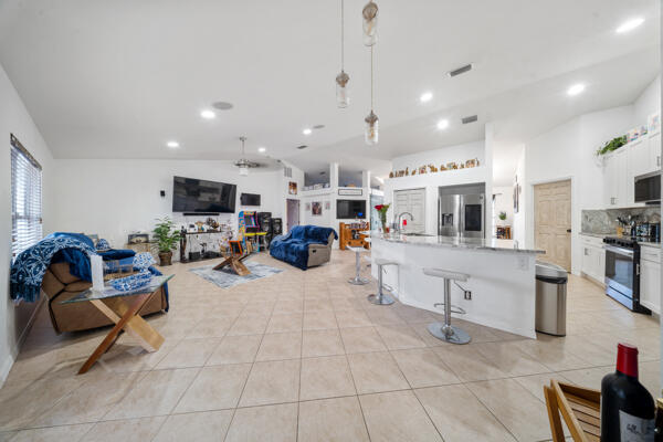 2173 SW Venus Street