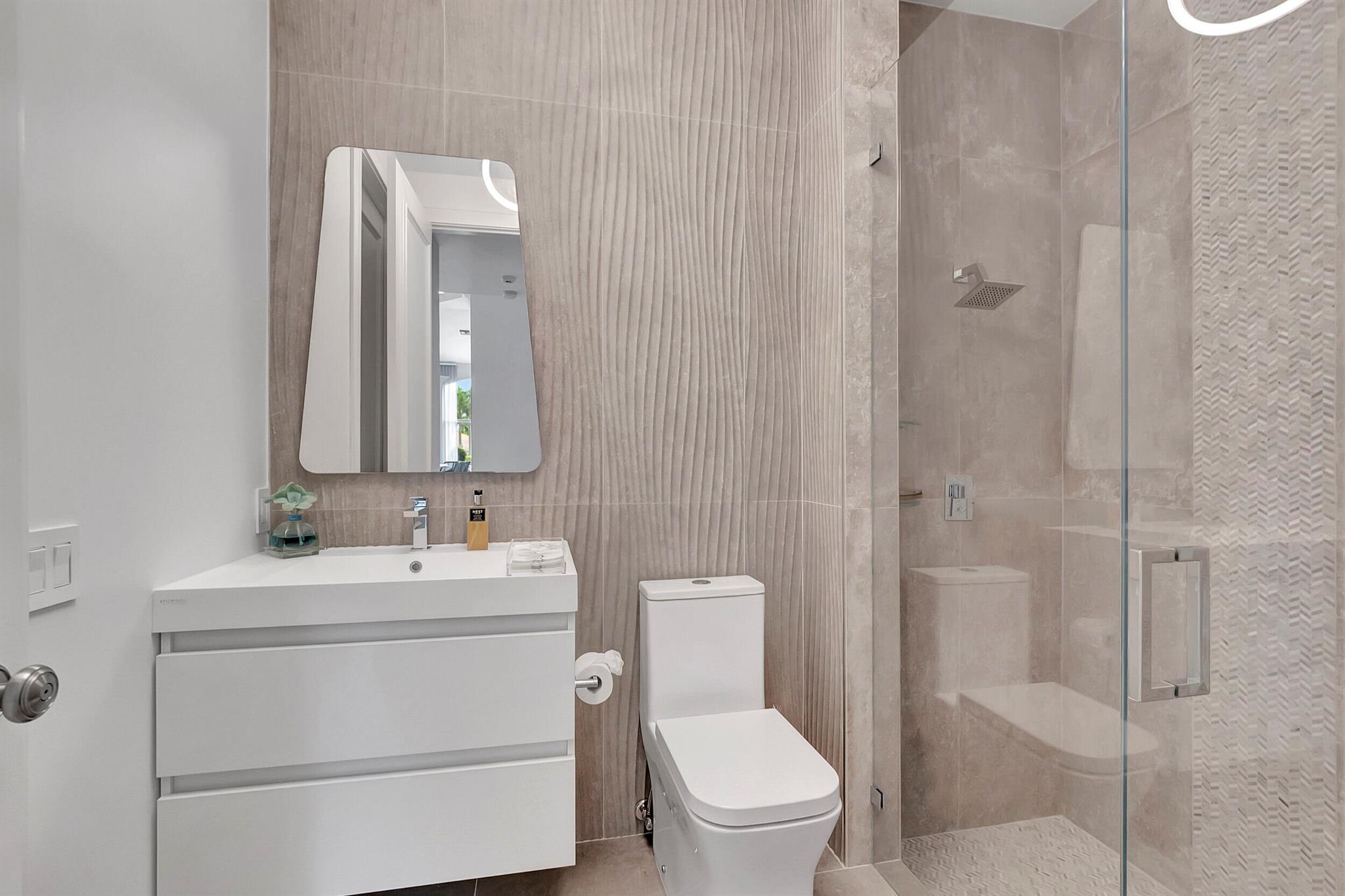 4085 Avalon Pointe Drive