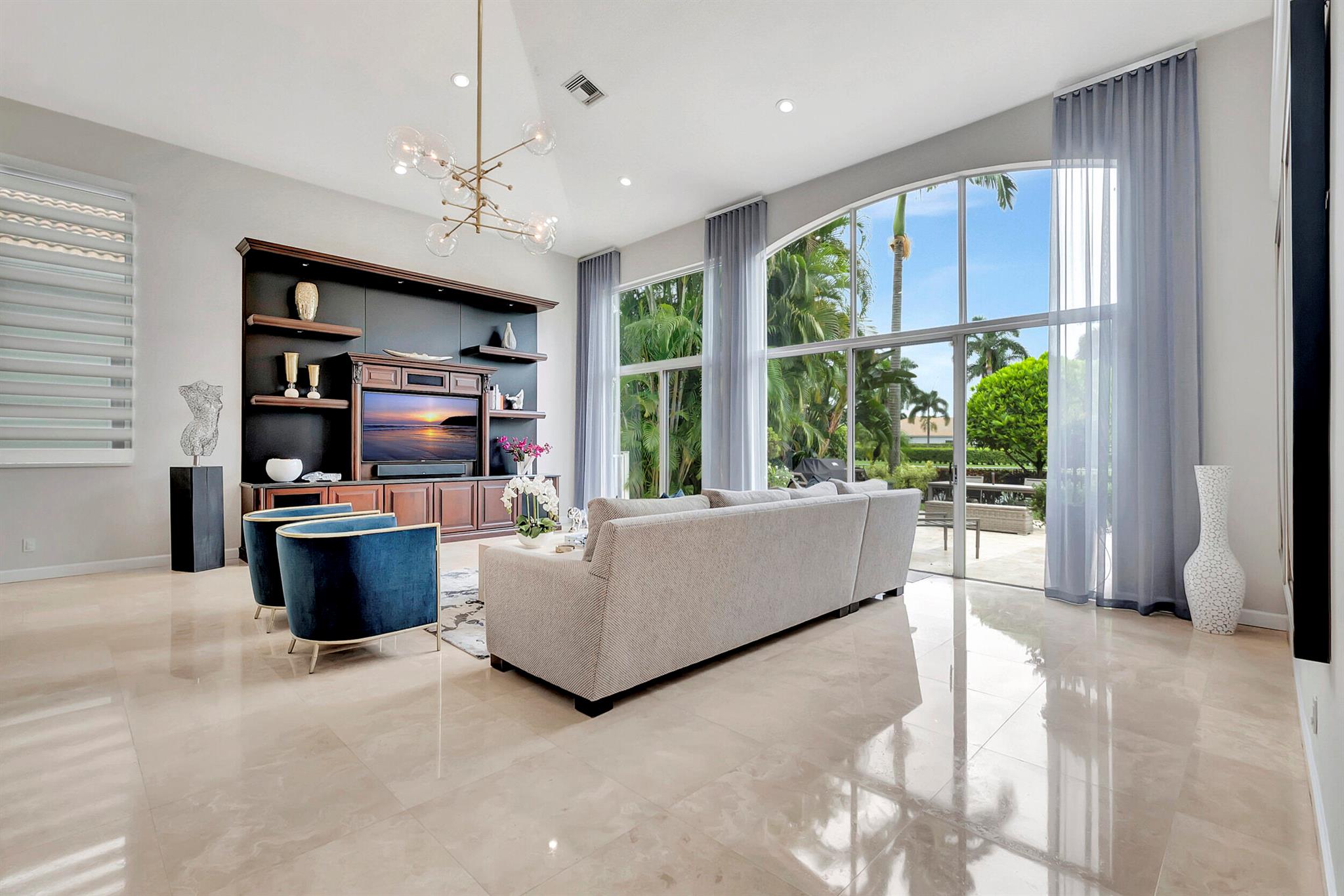 4085 Avalon Pointe Drive