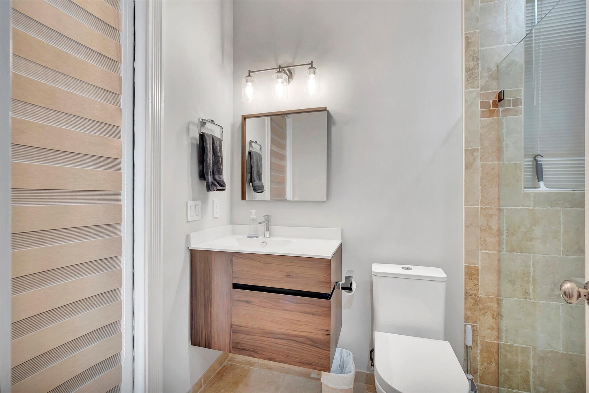 4085 Avalon Pointe Drive