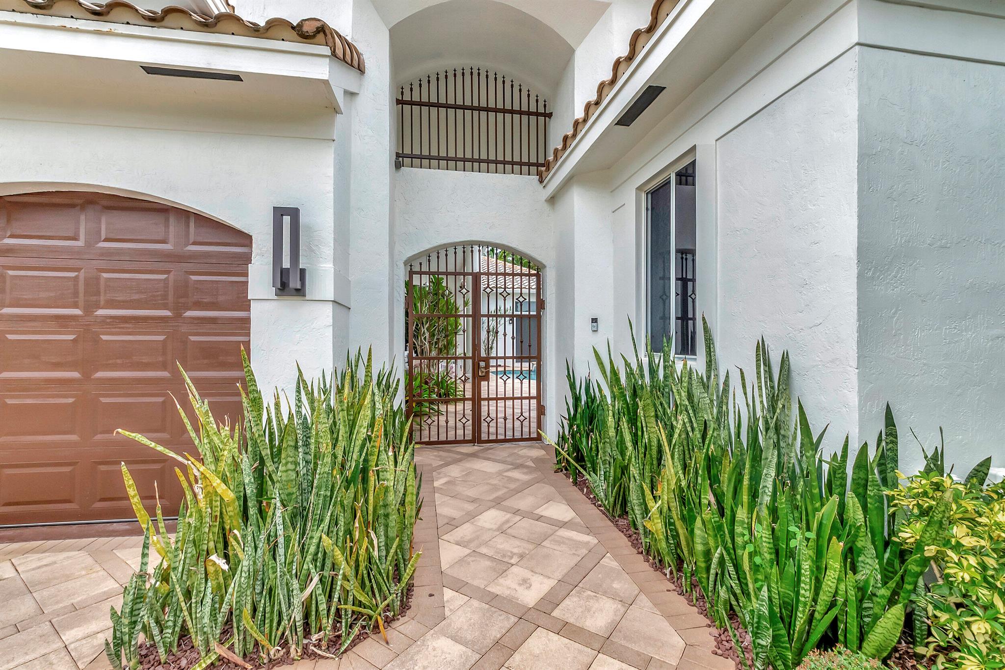 4085 Avalon Pointe Drive