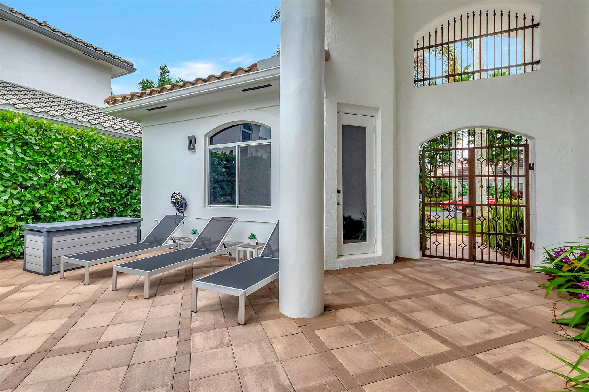 4085 Avalon Pointe Drive