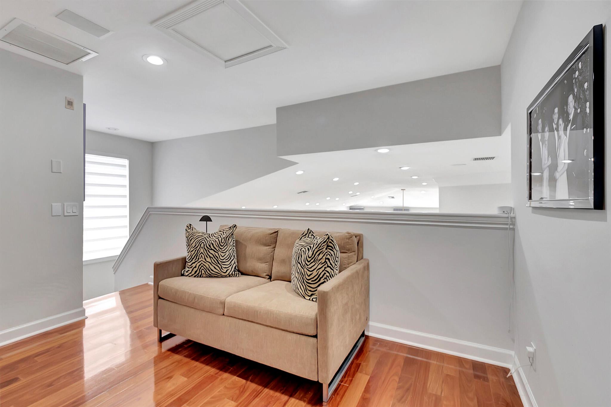 4085 Avalon Pointe Drive