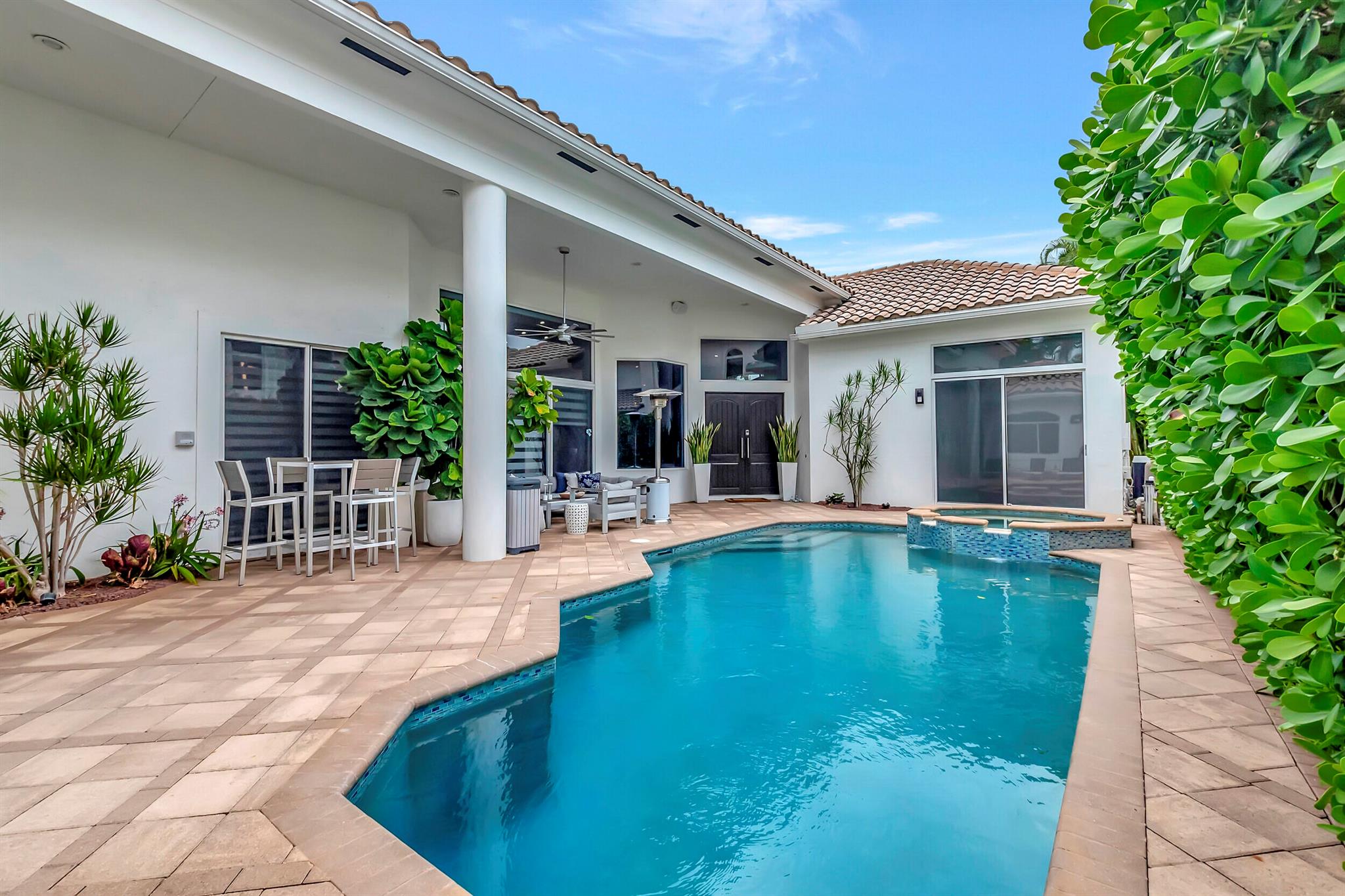 4085 Avalon Pointe Drive