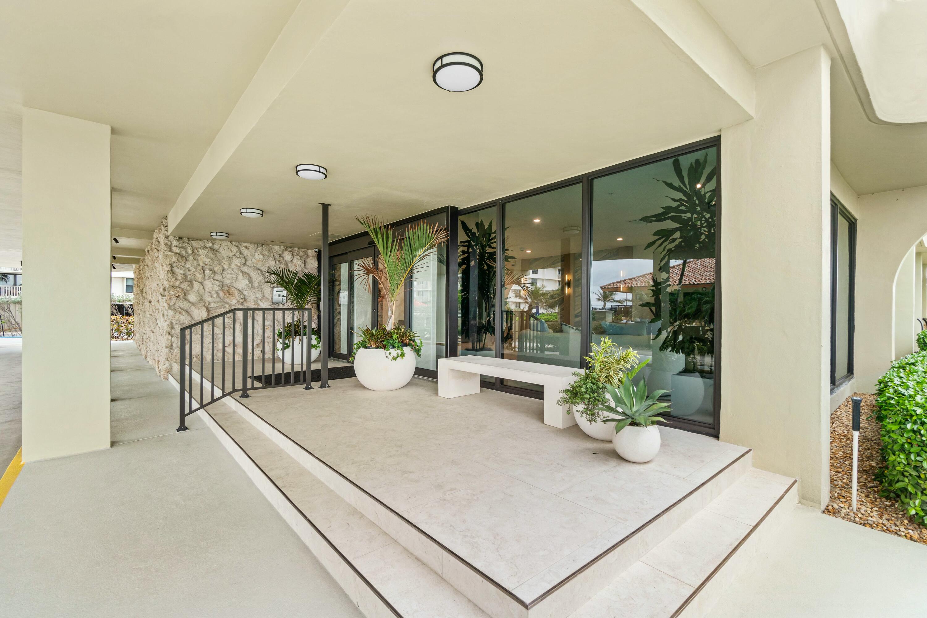 5460 N Ocean Drive 4d