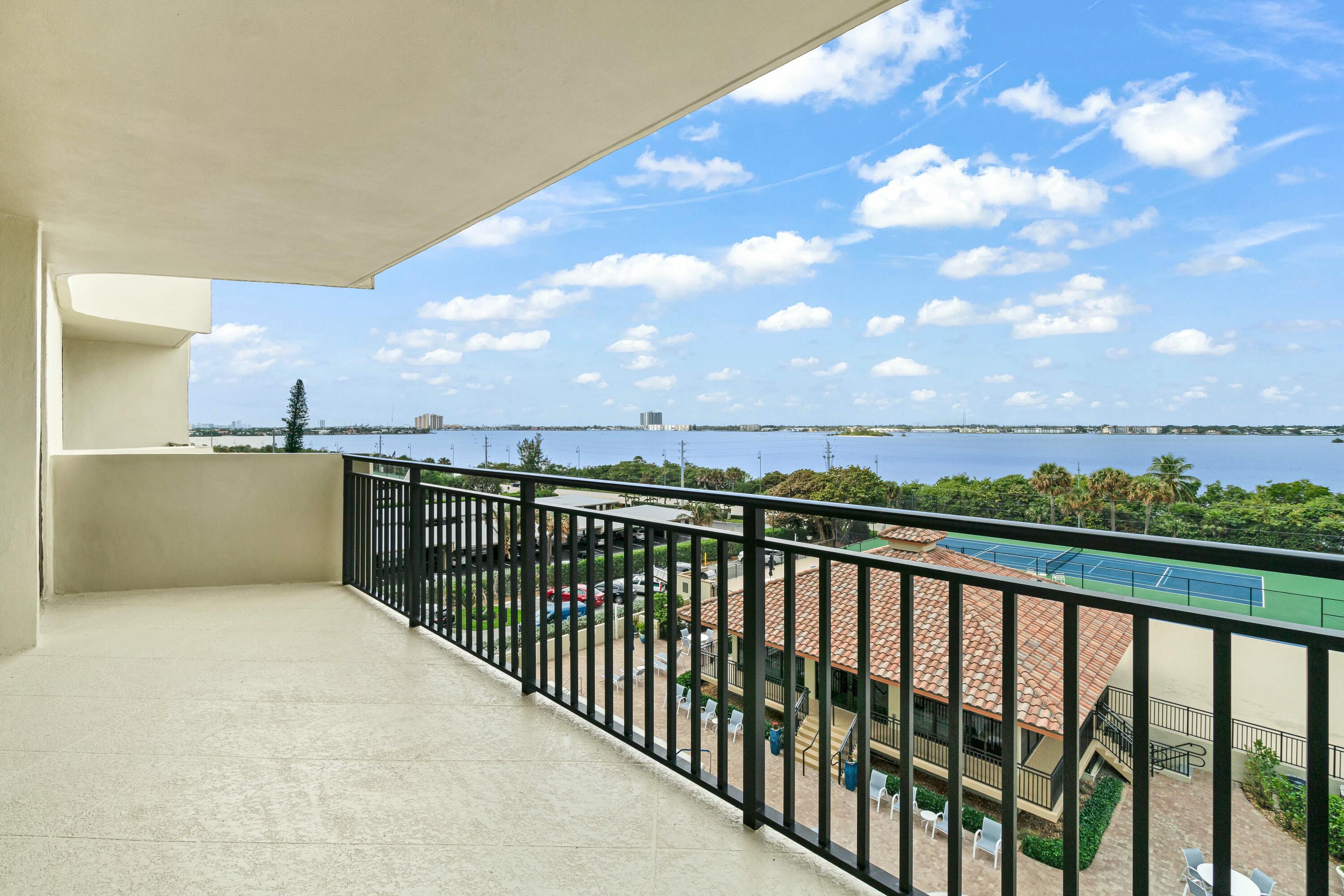 5460 N Ocean Drive 4d