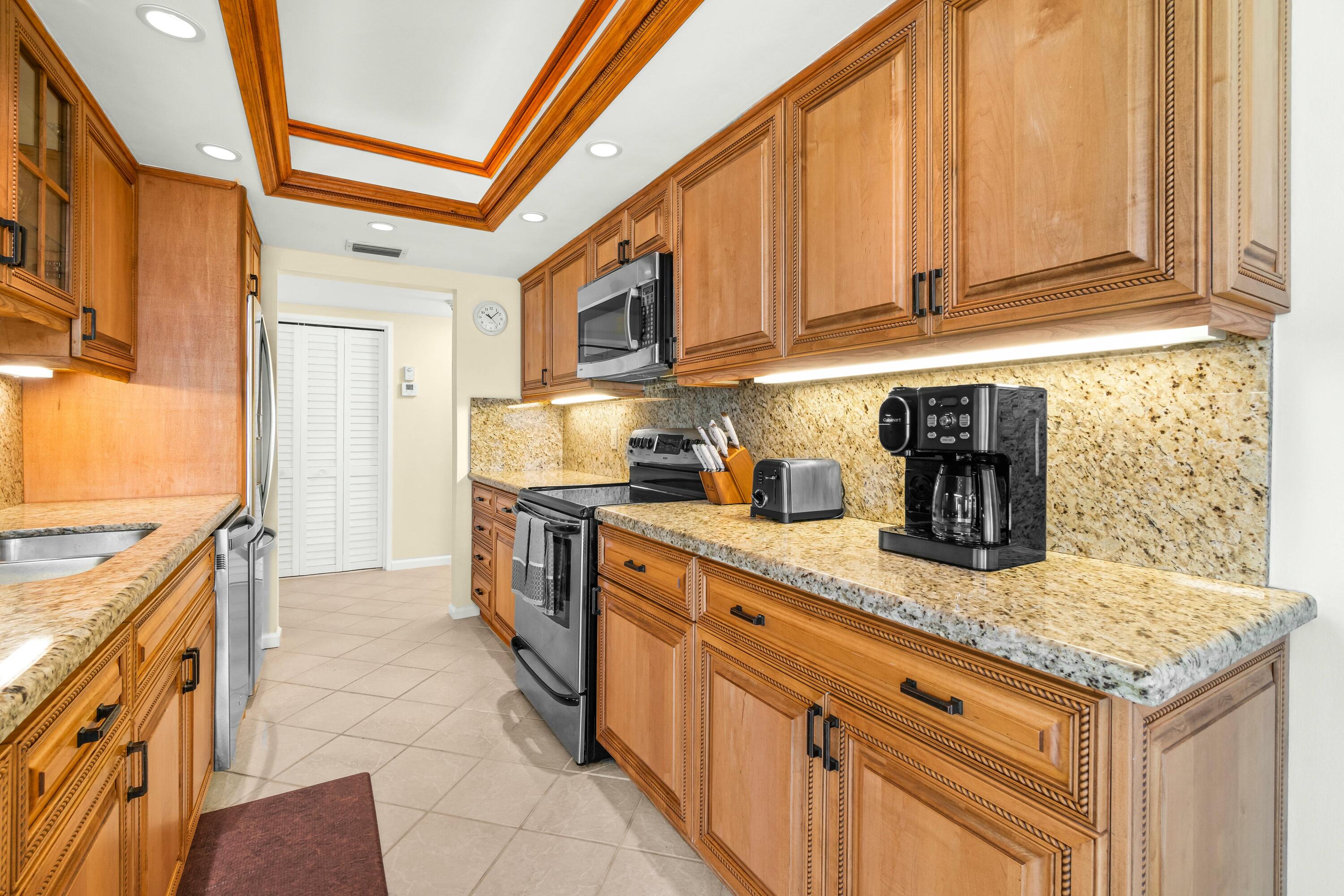 5460 N Ocean Drive 4d