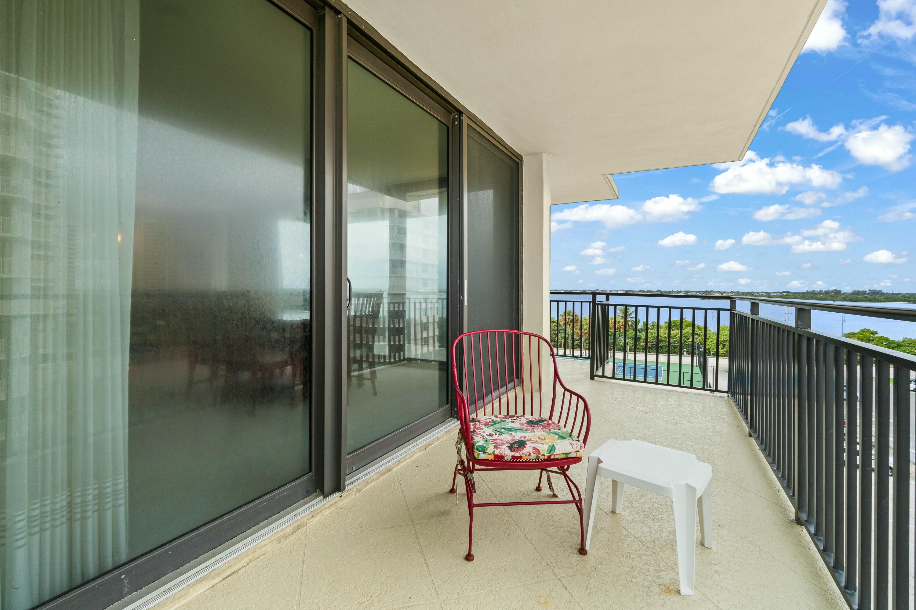 5460 N Ocean Drive 4d