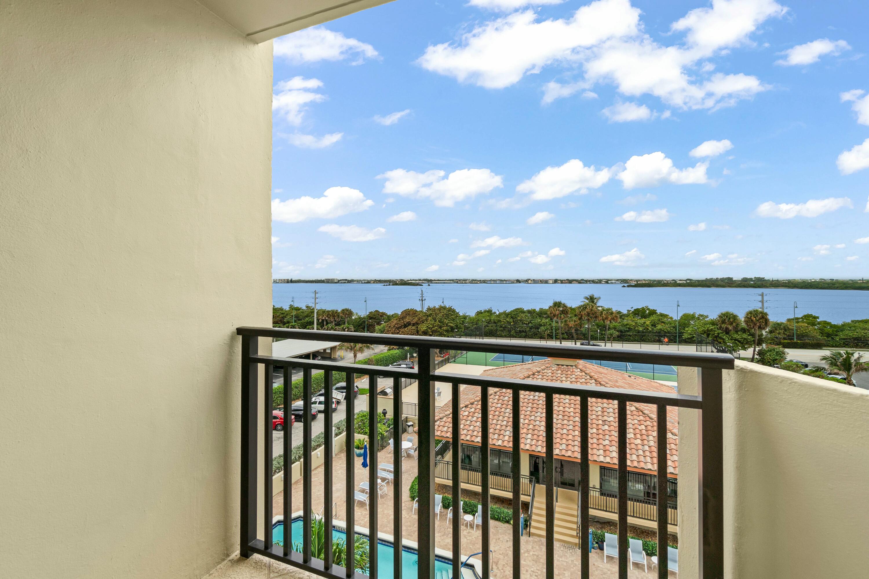 5460 N Ocean Drive 4d
