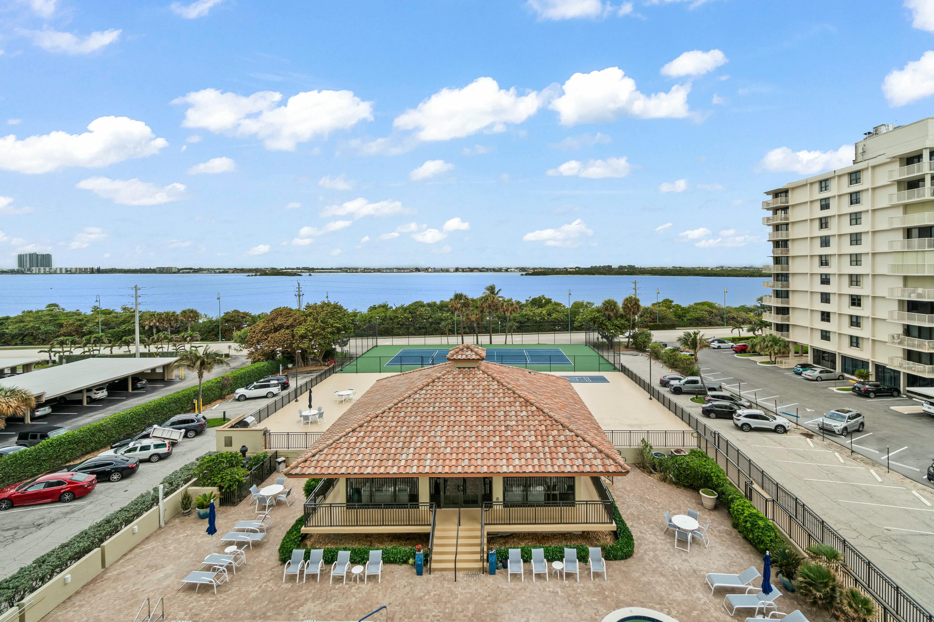 5460 N Ocean Drive 4d
