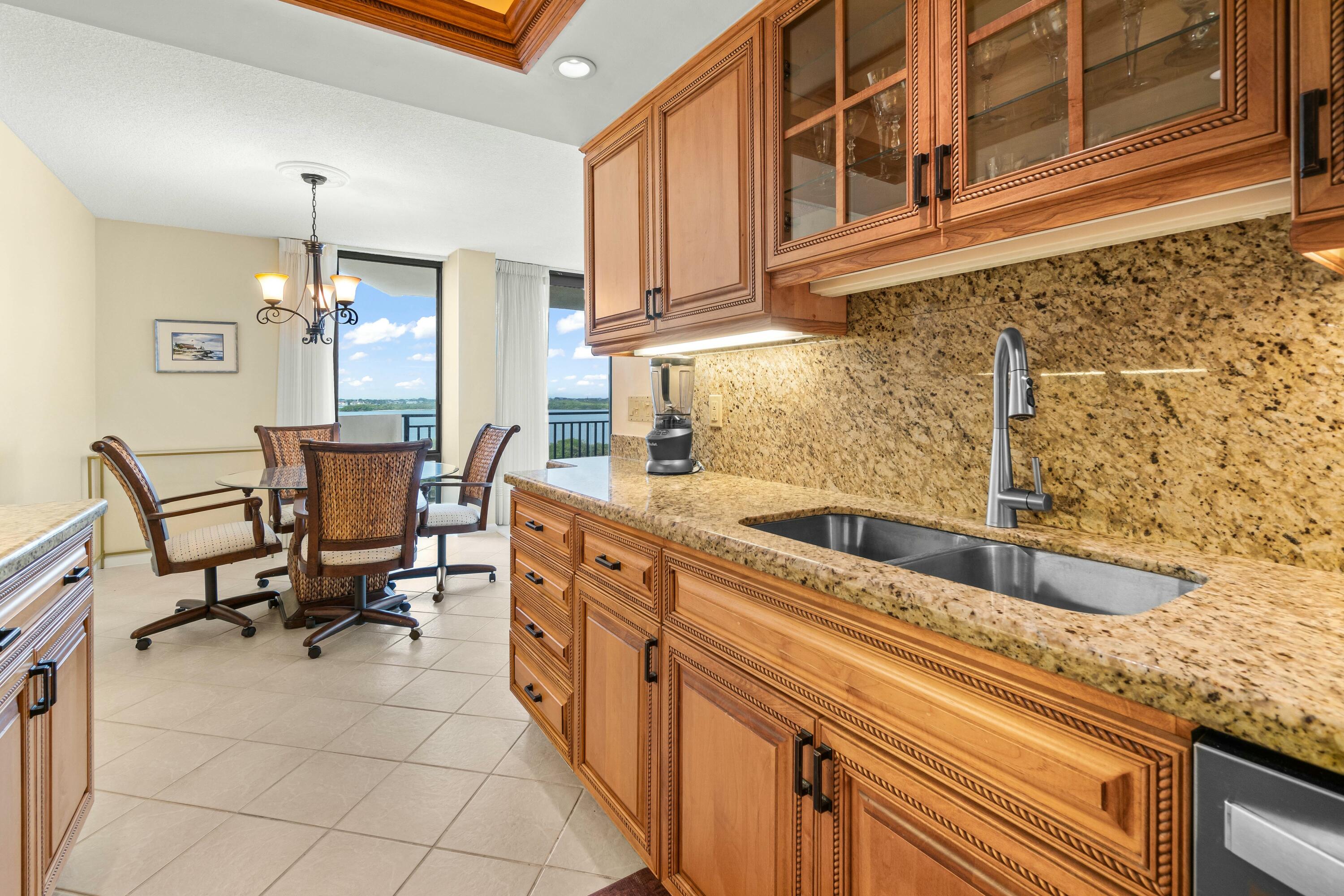 5460 N Ocean Drive 4d