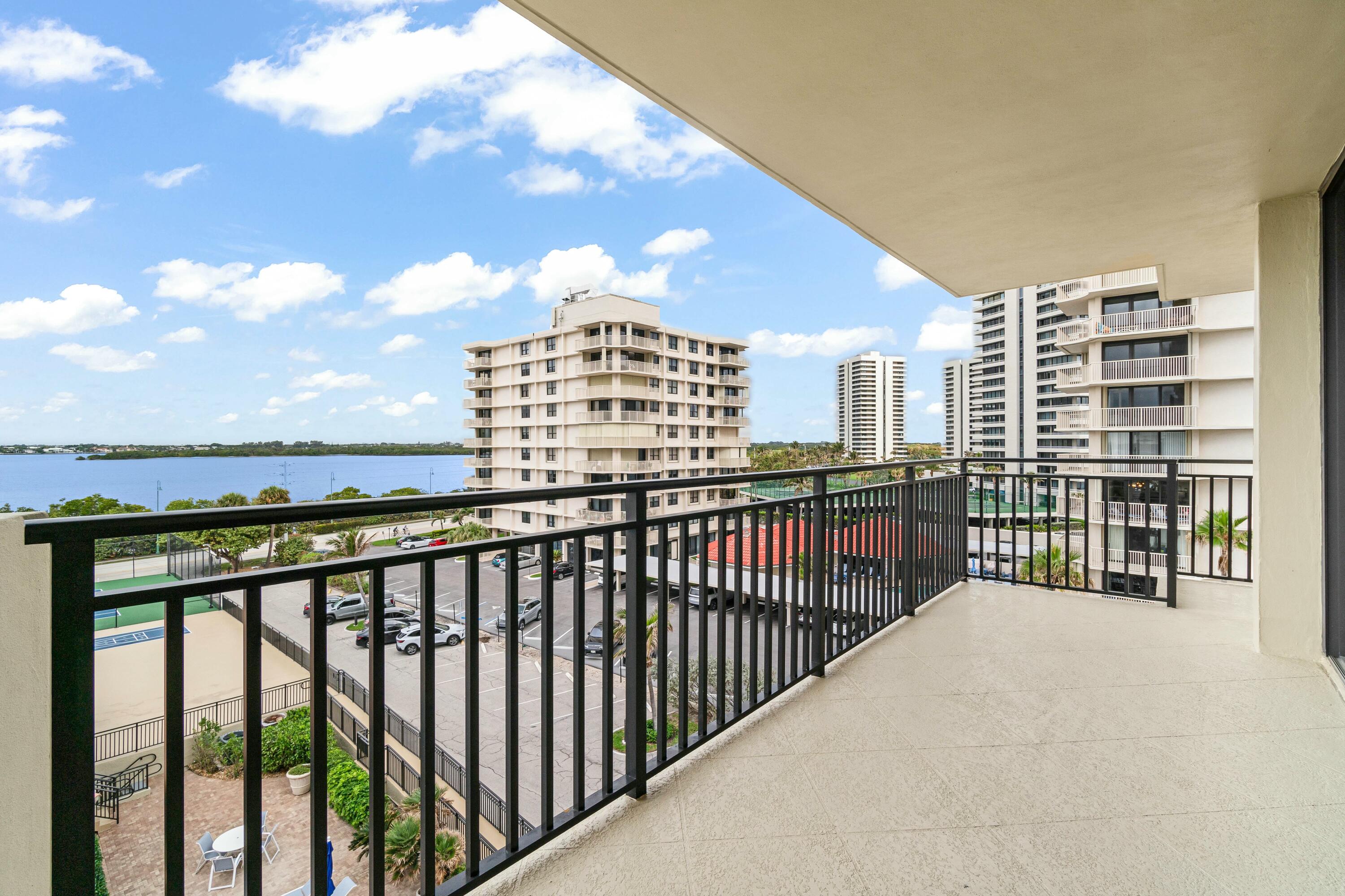 5460 N Ocean Drive 4d