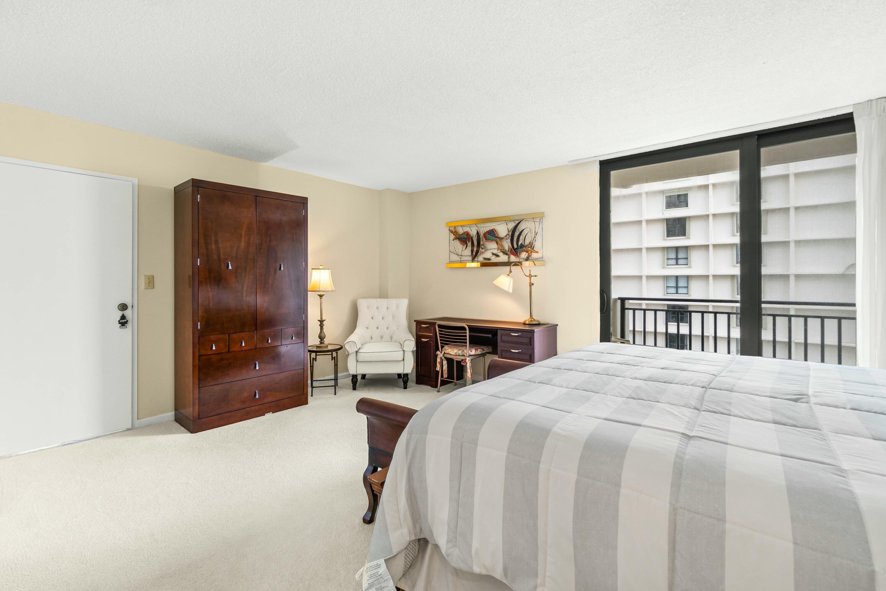 5460 N Ocean Drive 4d