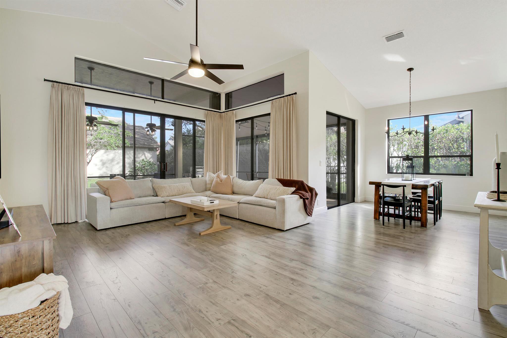 10199 Lexington Circle N