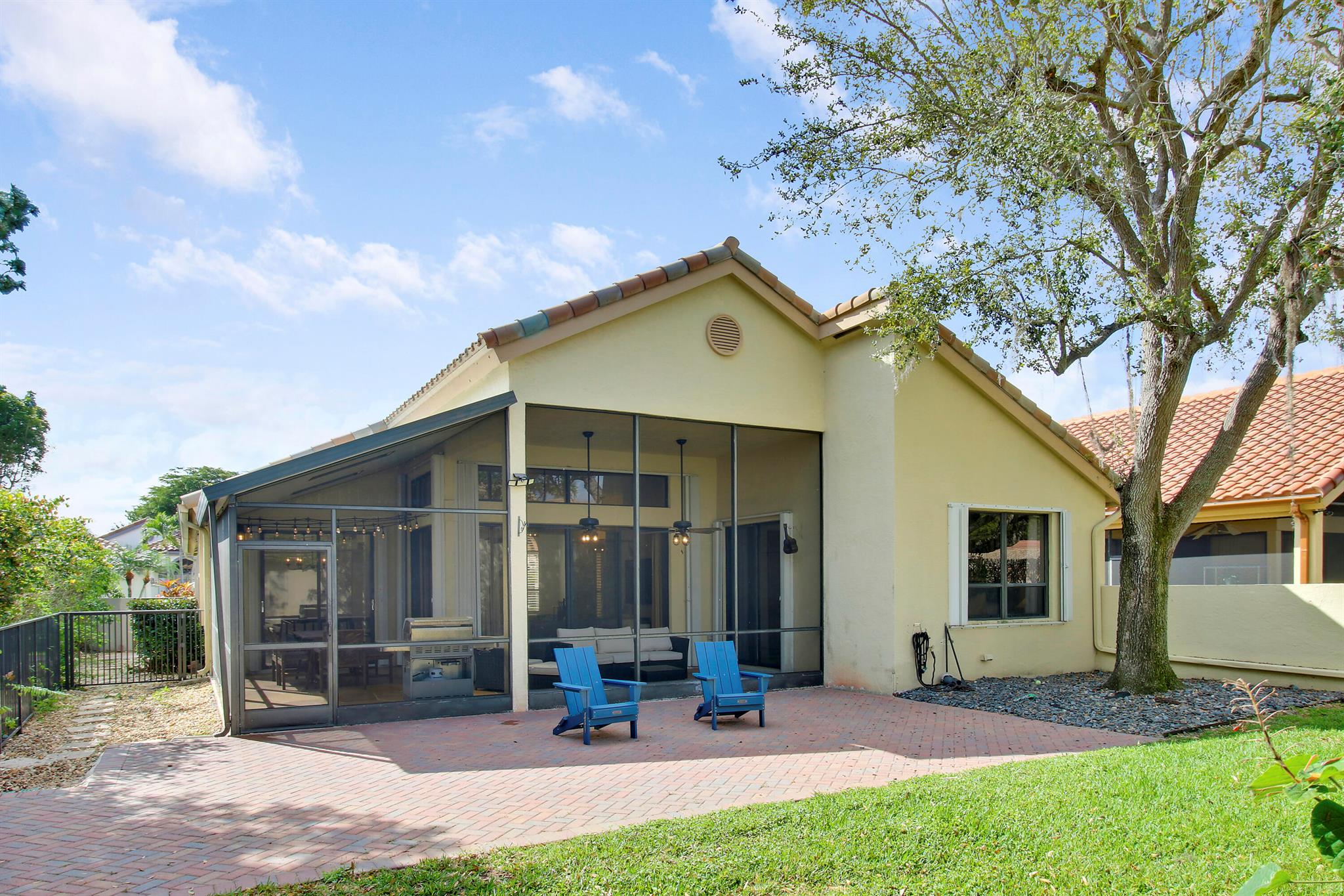 10199 Lexington Circle N