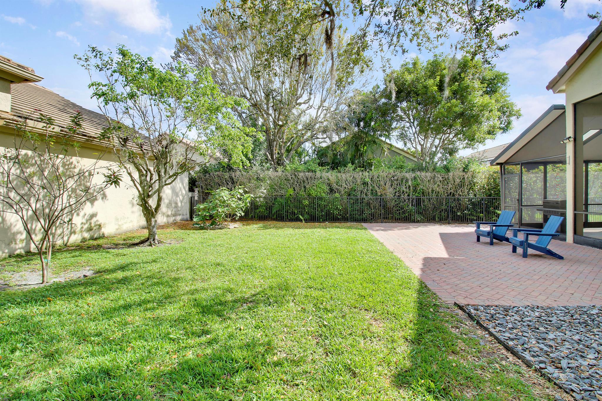 10199 Lexington Circle N